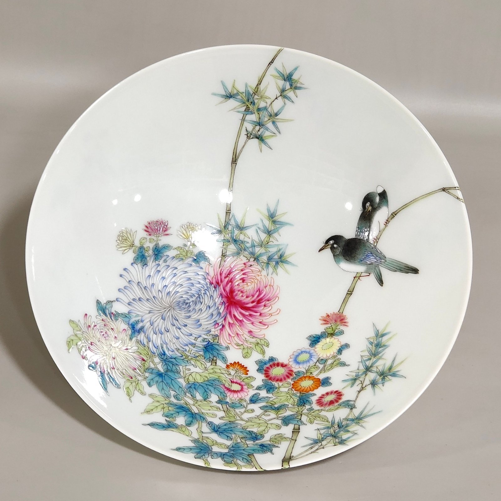 Qing Dynasty Yongzheng chrysanthemum bamboo flower and bird bamboo hat bowl