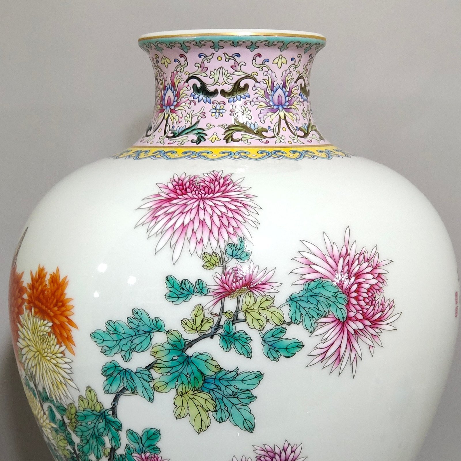 Qing Dynasty Yongzheng chrysanthemum poem vase
