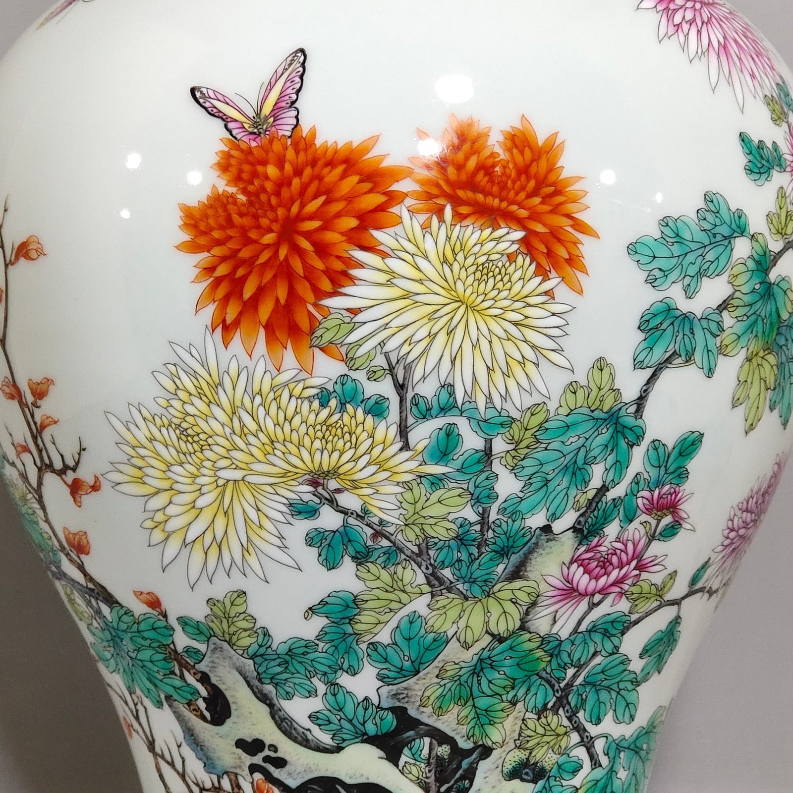 Qing Dynasty Yongzheng chrysanthemum poem vase