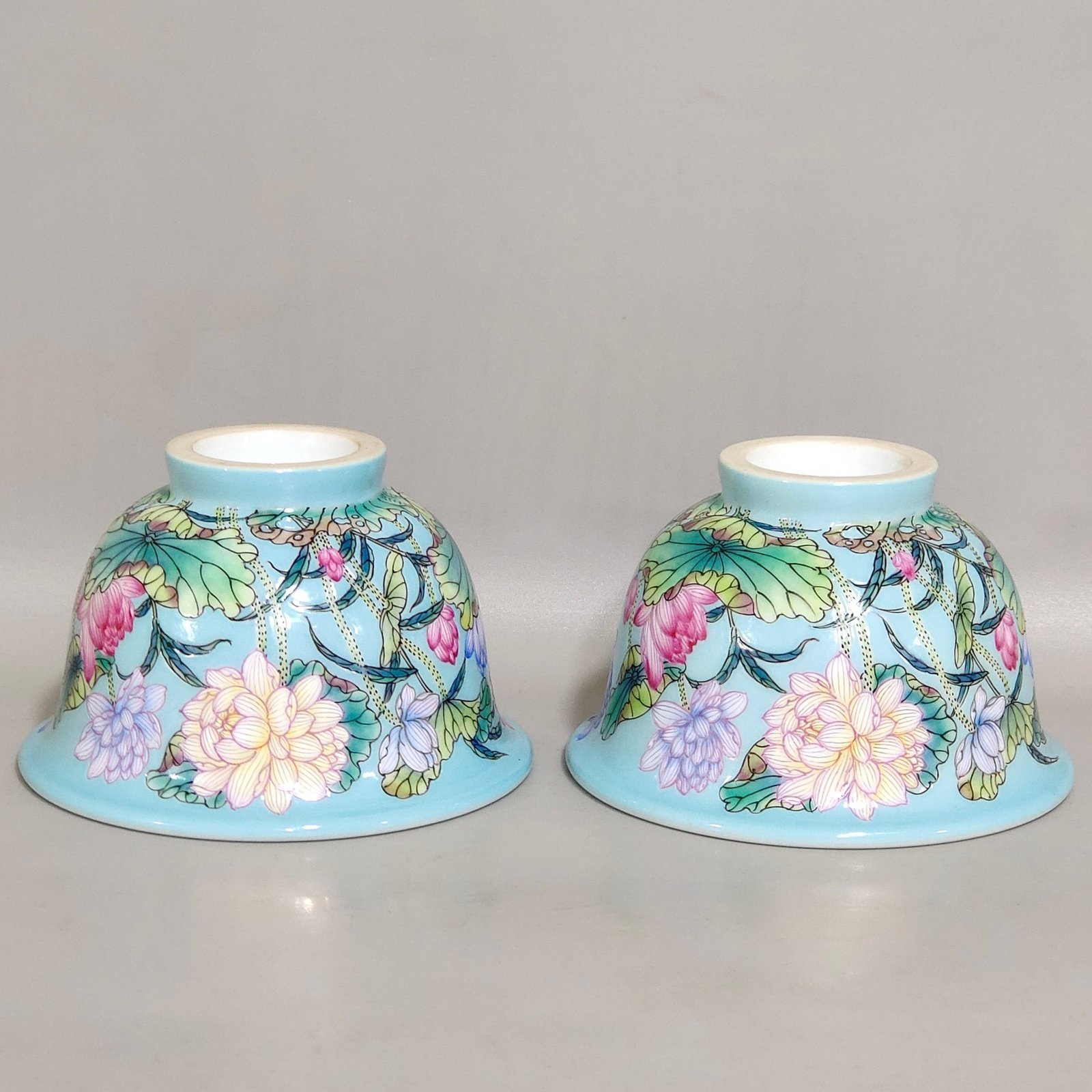 Qing Dynasty Yongzheng blue lotus cup