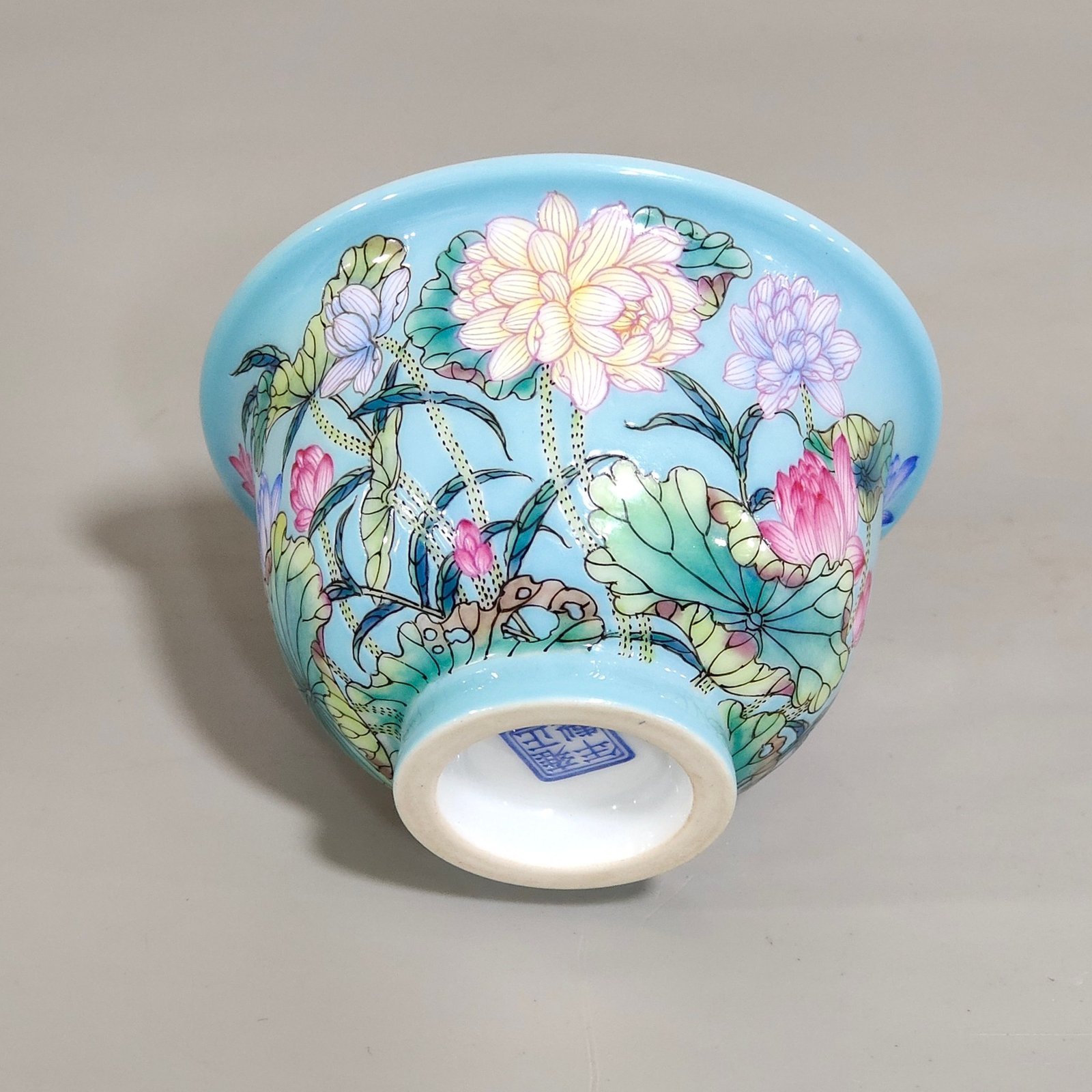 Qing Dynasty Yongzheng blue lotus cup