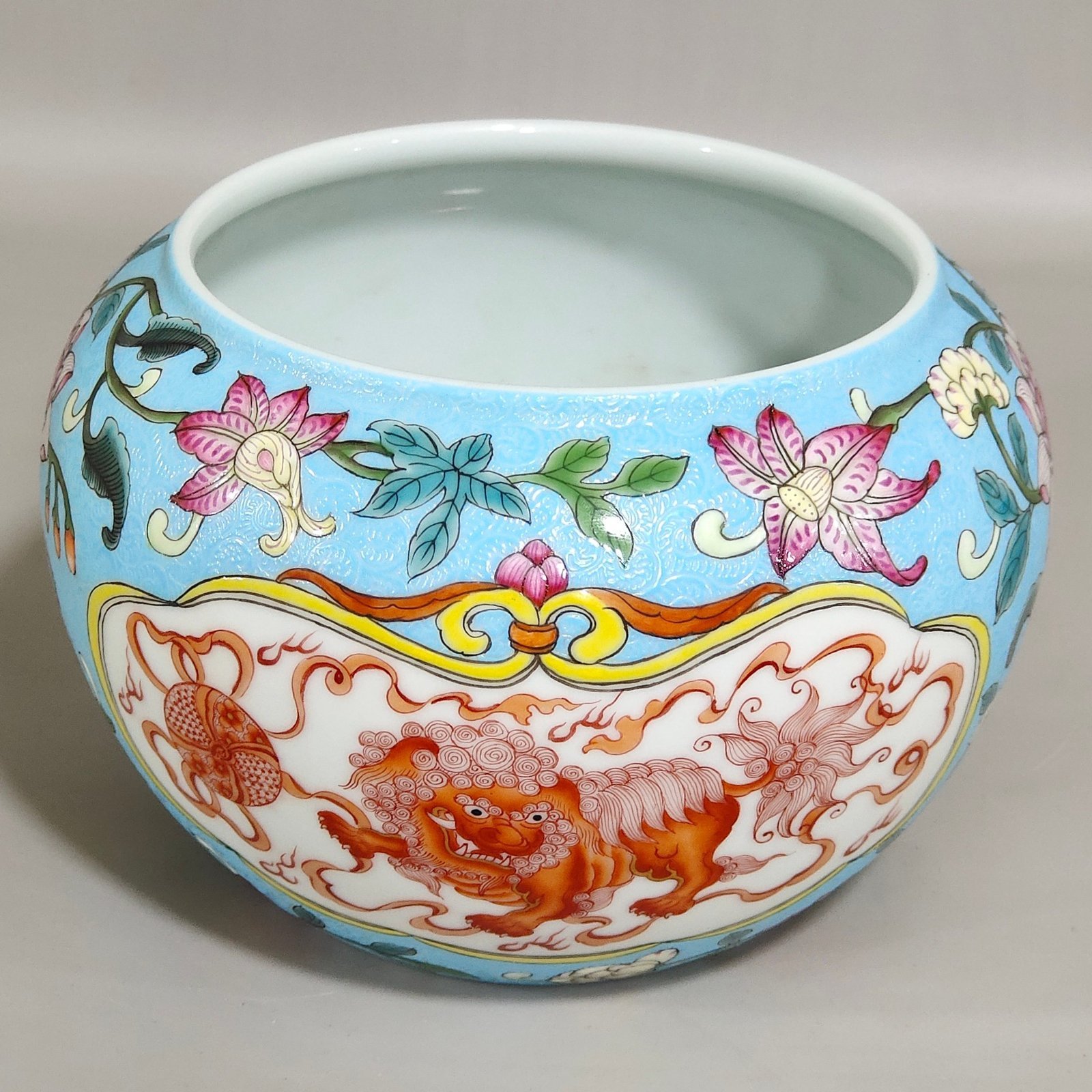 Qing Dynasty Yongzheng Blue Land Xipanlian Open Window Gonghong Shishimanruyi Brush Wash
