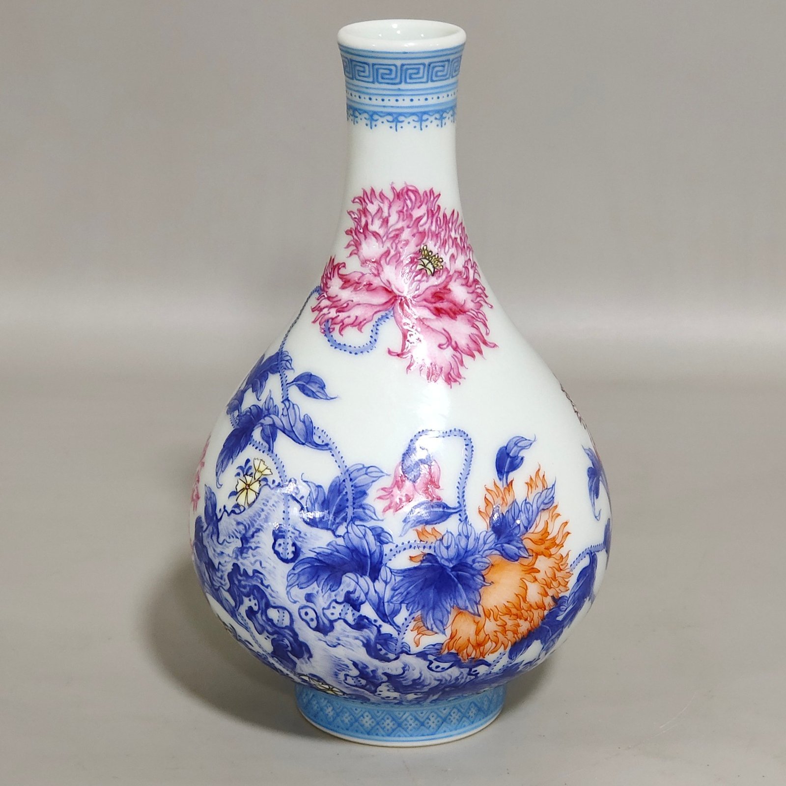 Qing Dynasty Yongzheng blue poppy poem inscribed vial