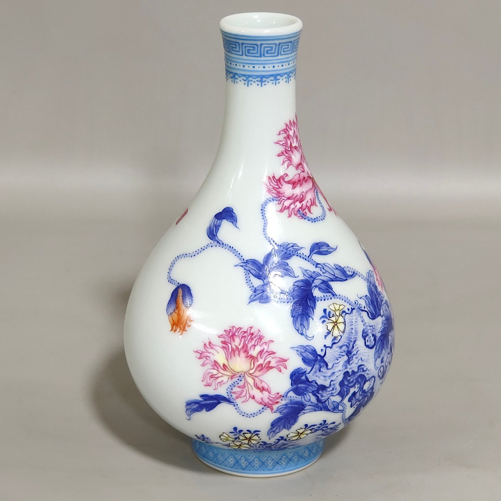 Qing Dynasty Yongzheng blue poppy poem inscribed vial