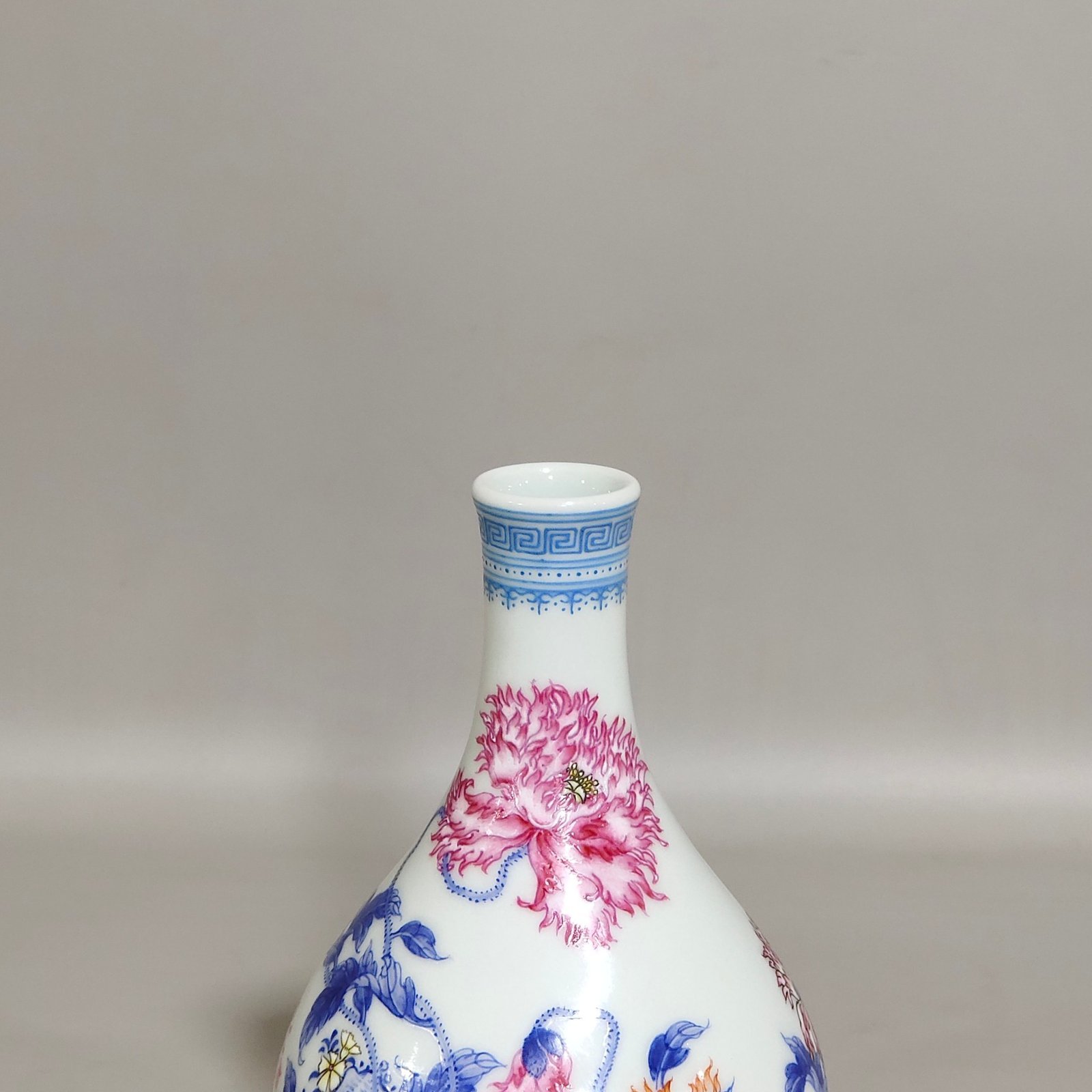 Qing Dynasty Yongzheng blue poppy poem inscribed vial