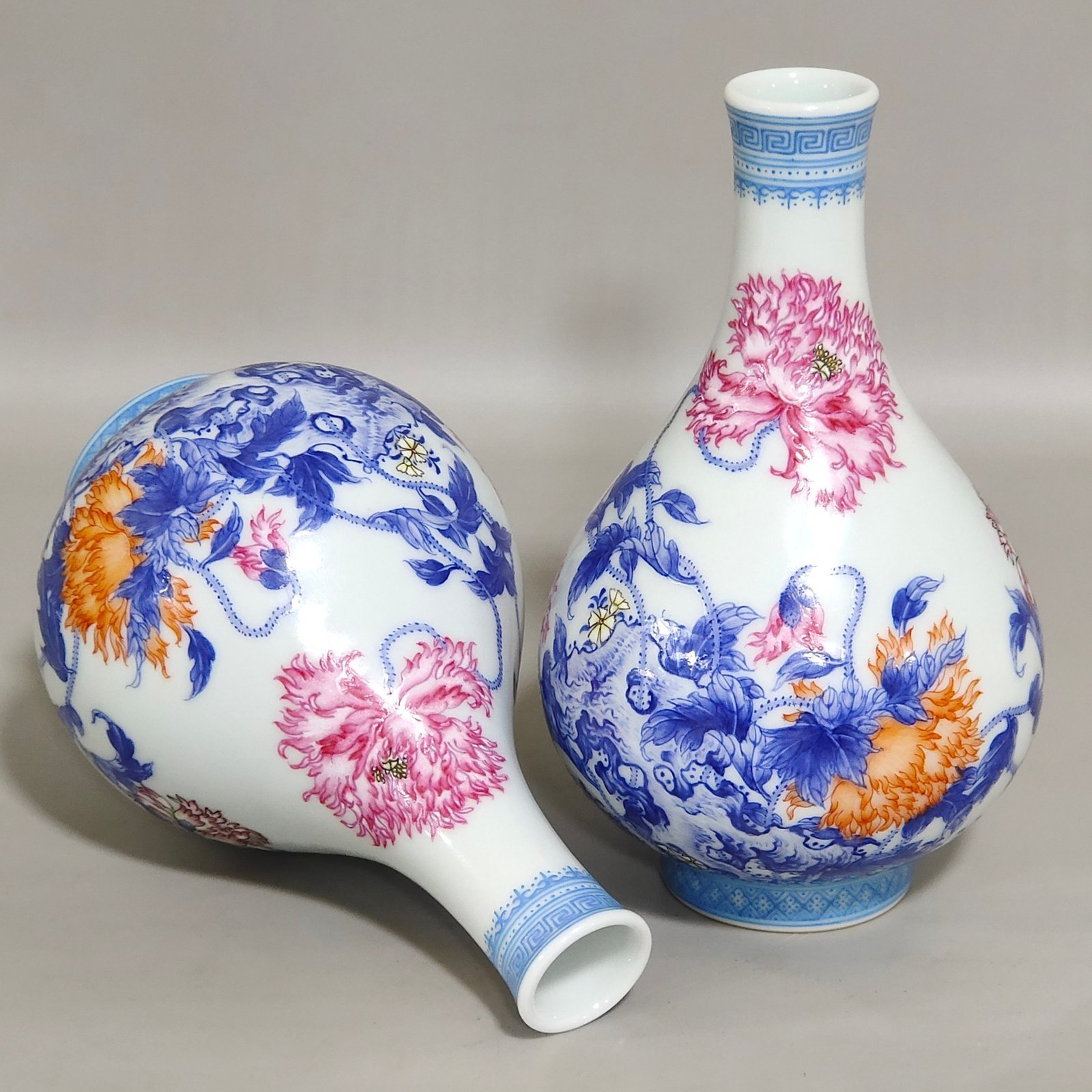Qing Dynasty Yongzheng blue poppy poem inscribed vial