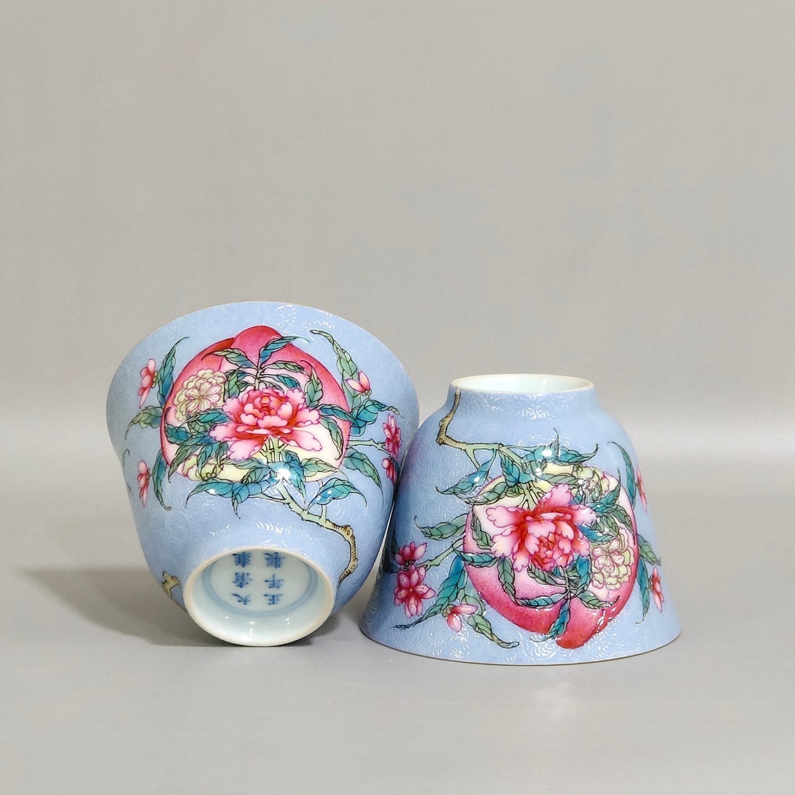 Qing Dynasty Yongzheng blue glaze peach flower cup
