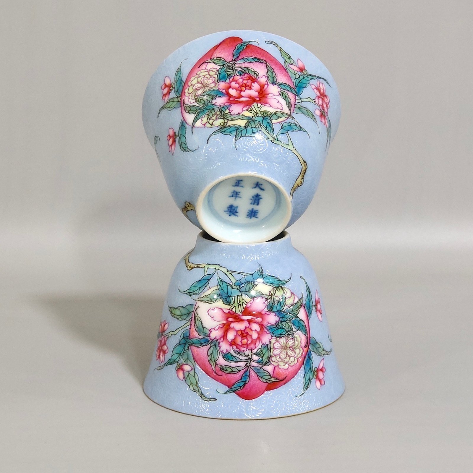 Qing Dynasty Yongzheng blue glaze peach flower cup