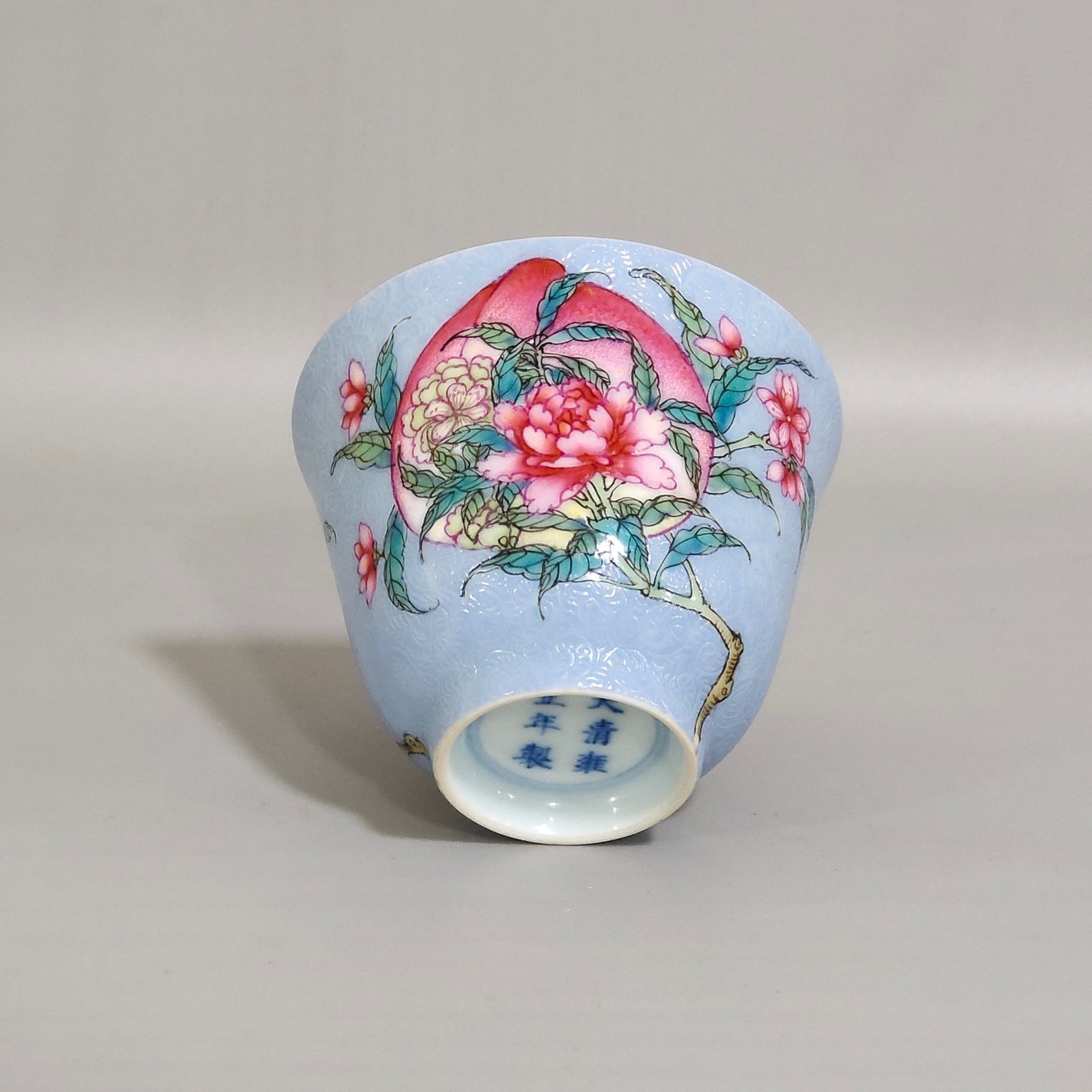 Qing Dynasty Yongzheng blue glaze peach flower cup