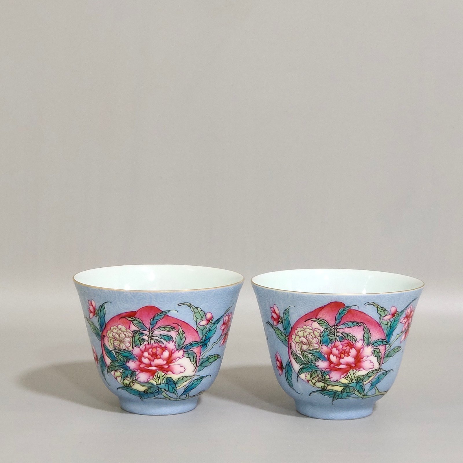 Qing Dynasty Yongzheng blue glaze peach flower cup