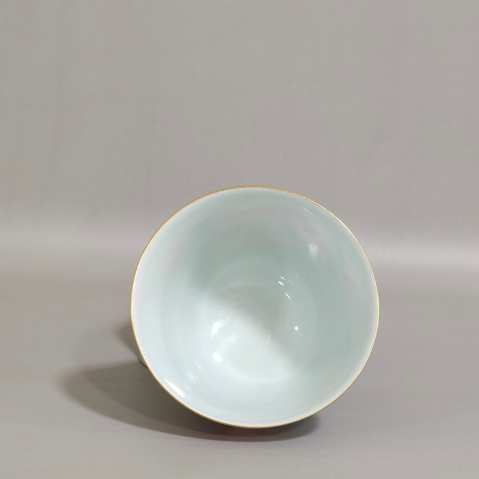 Qing Dynasty Yongzheng blue glaze peach flower cup