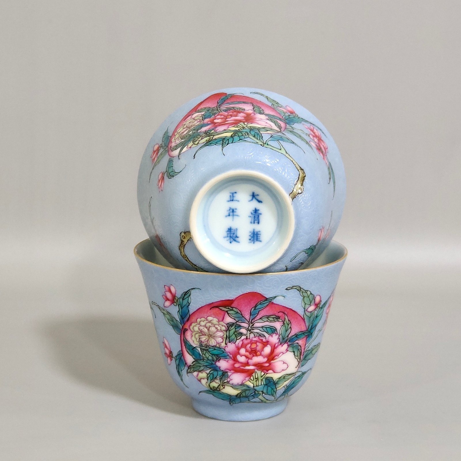 Qing Dynasty Yongzheng blue glaze peach flower cup