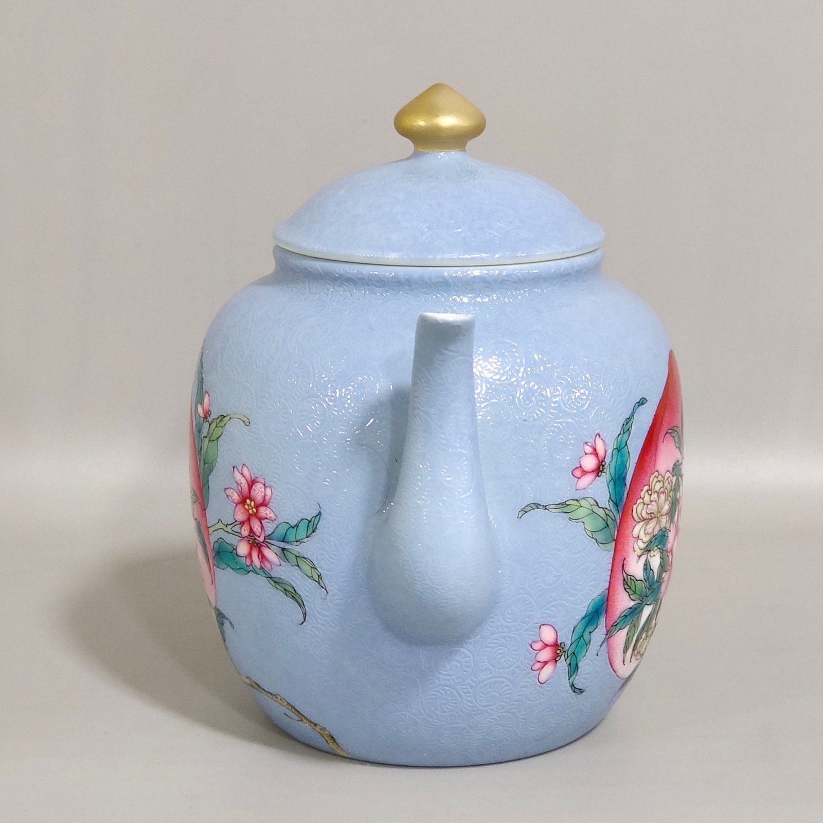 Qing Dynasty Yongzheng blue-glazed peach flower teapot