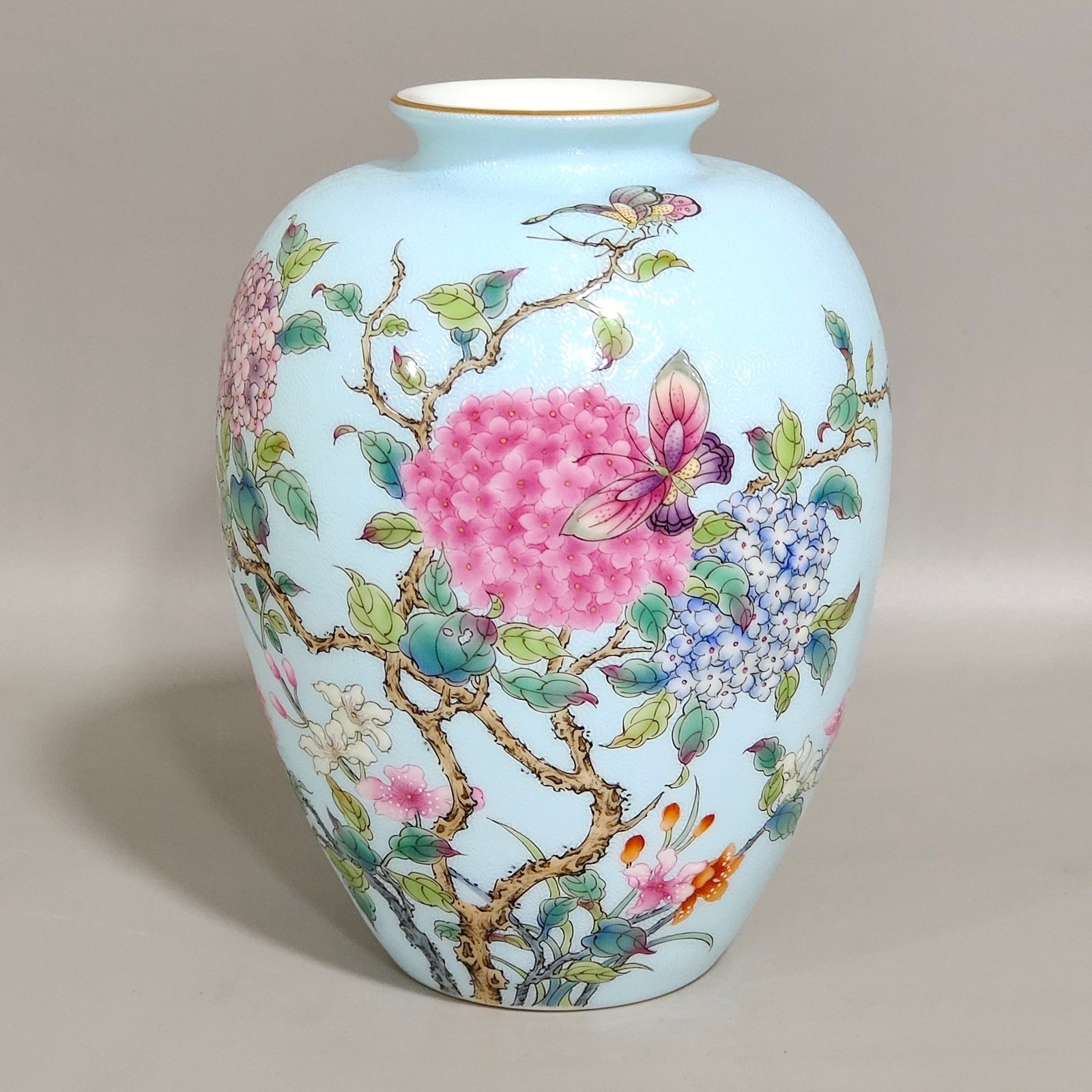 Qing Dynasty Yongzheng blue glaze flower and butterfly thin vase