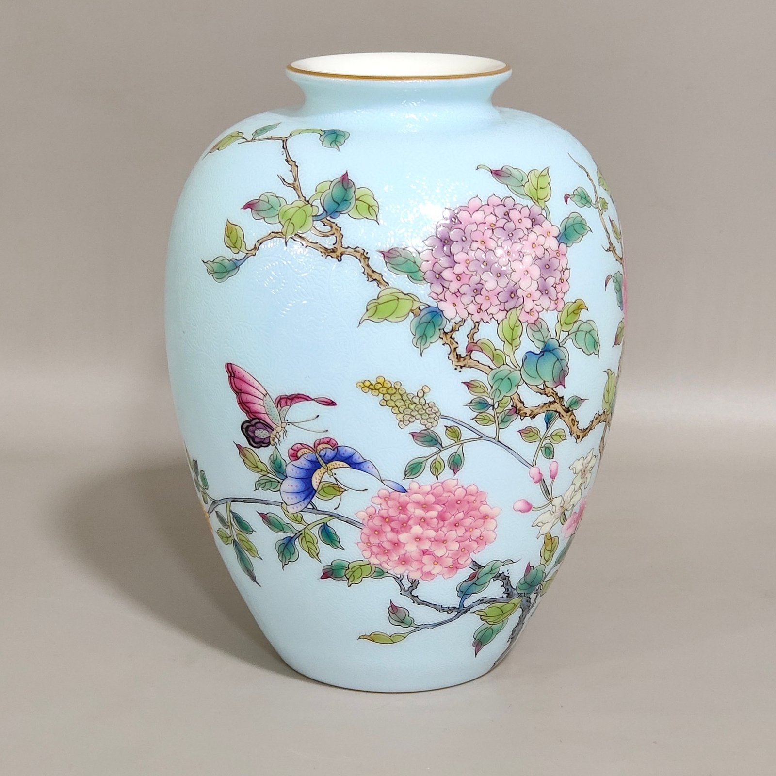 Qing Dynasty Yongzheng blue glaze flower and butterfly thin vase