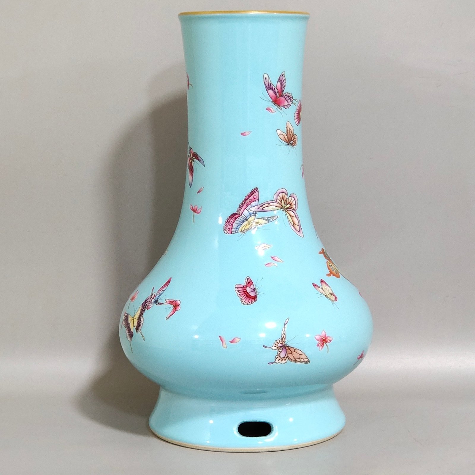 Qing Dynasty Yongzheng blue glaze butterfly vase