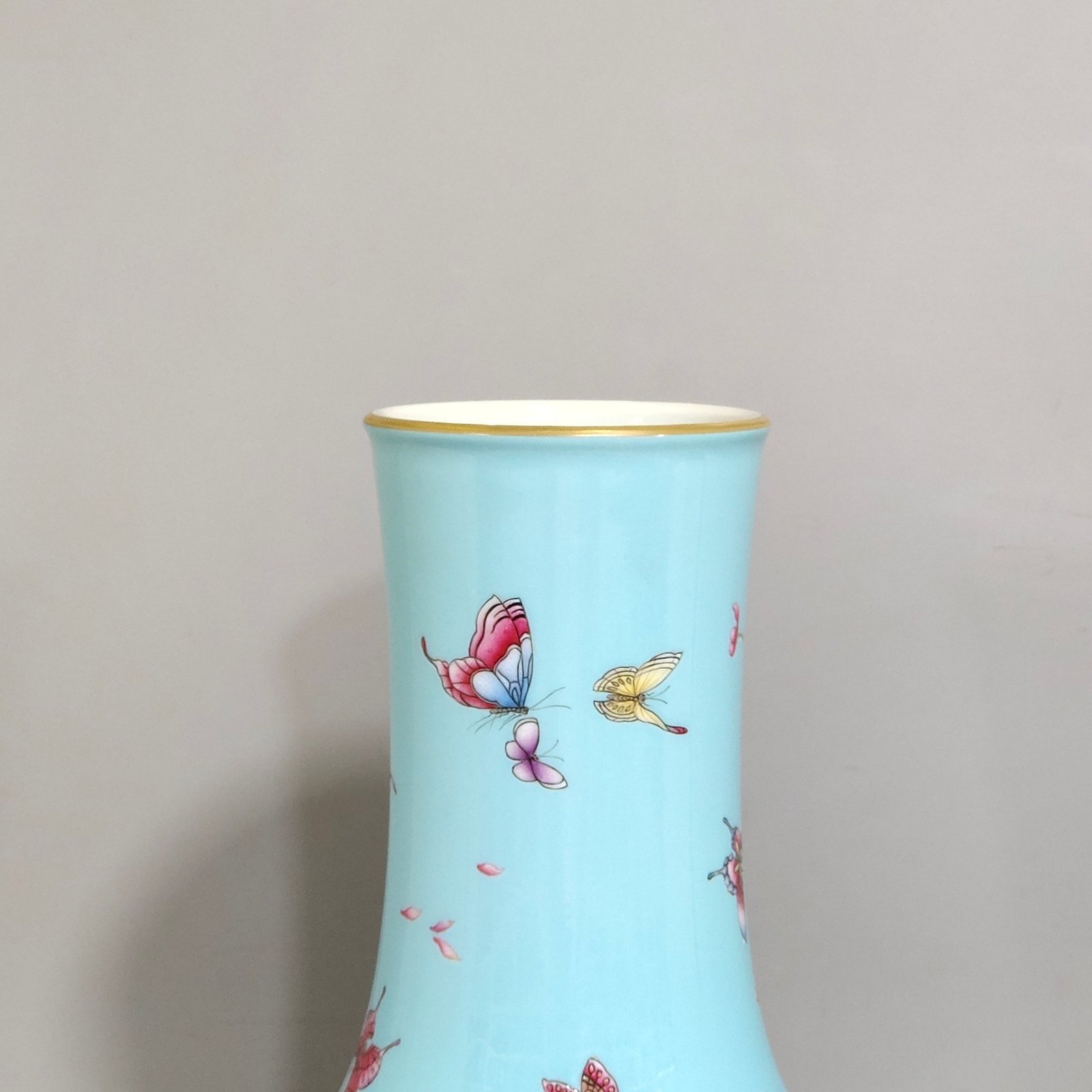 Qing Dynasty Yongzheng blue glaze butterfly vase