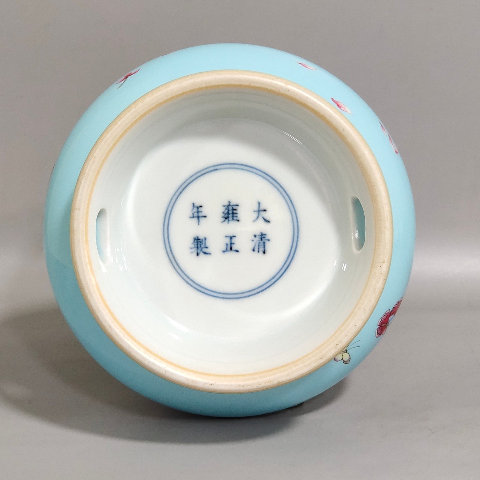 Qing Dynasty Yongzheng blue glaze butterfly vase