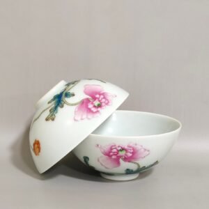 Qing Dynasty Yongzheng poppy tea round with plum blossom inside
