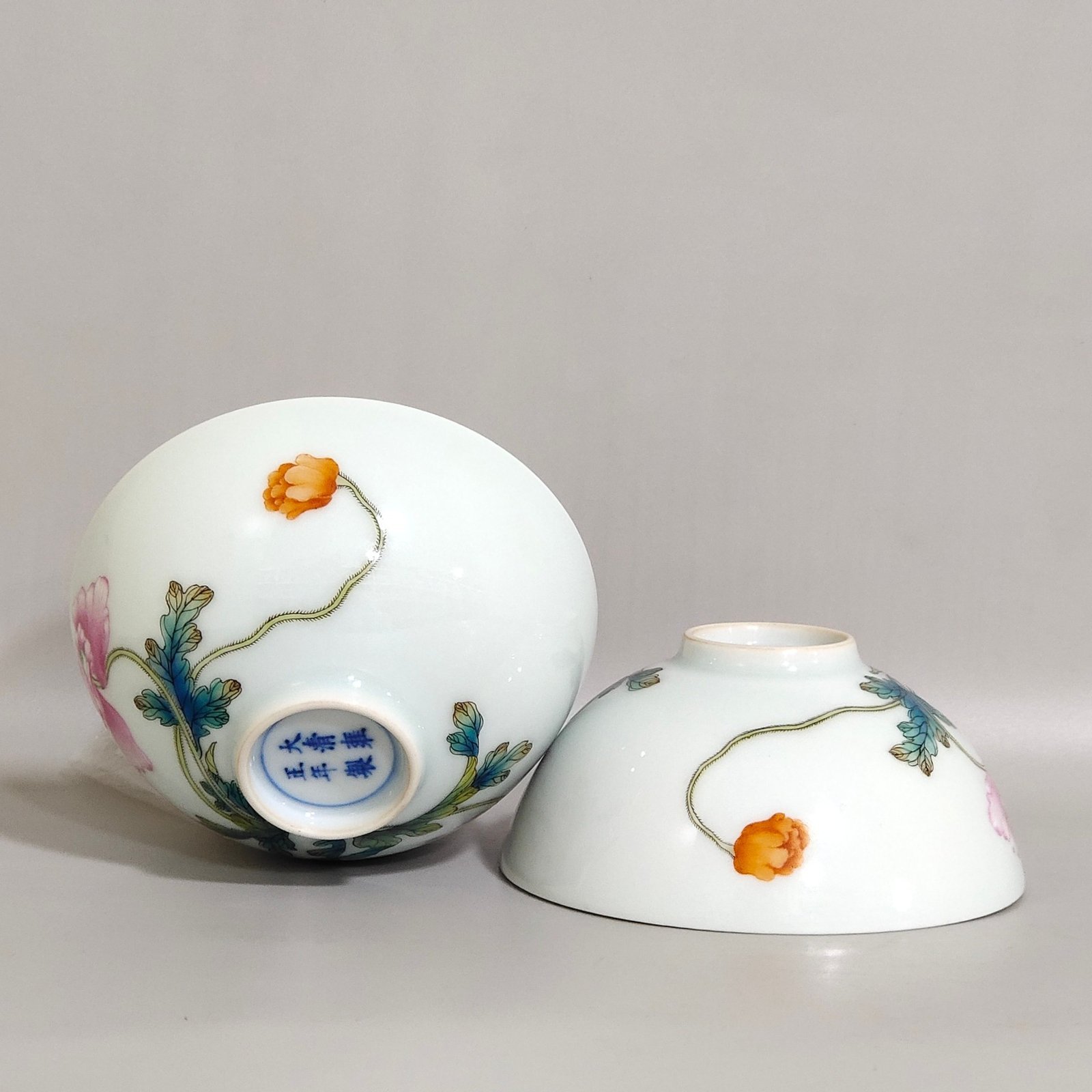 Qing Dynasty Yongzheng poppy tea round with plum blossom inside