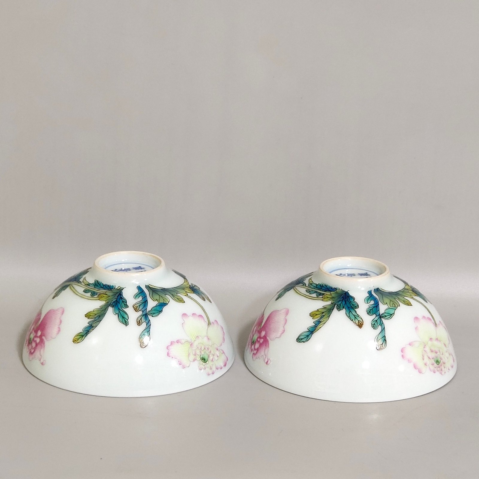 Qing Dynasty Yongzheng poppy tea round with plum blossom inside
