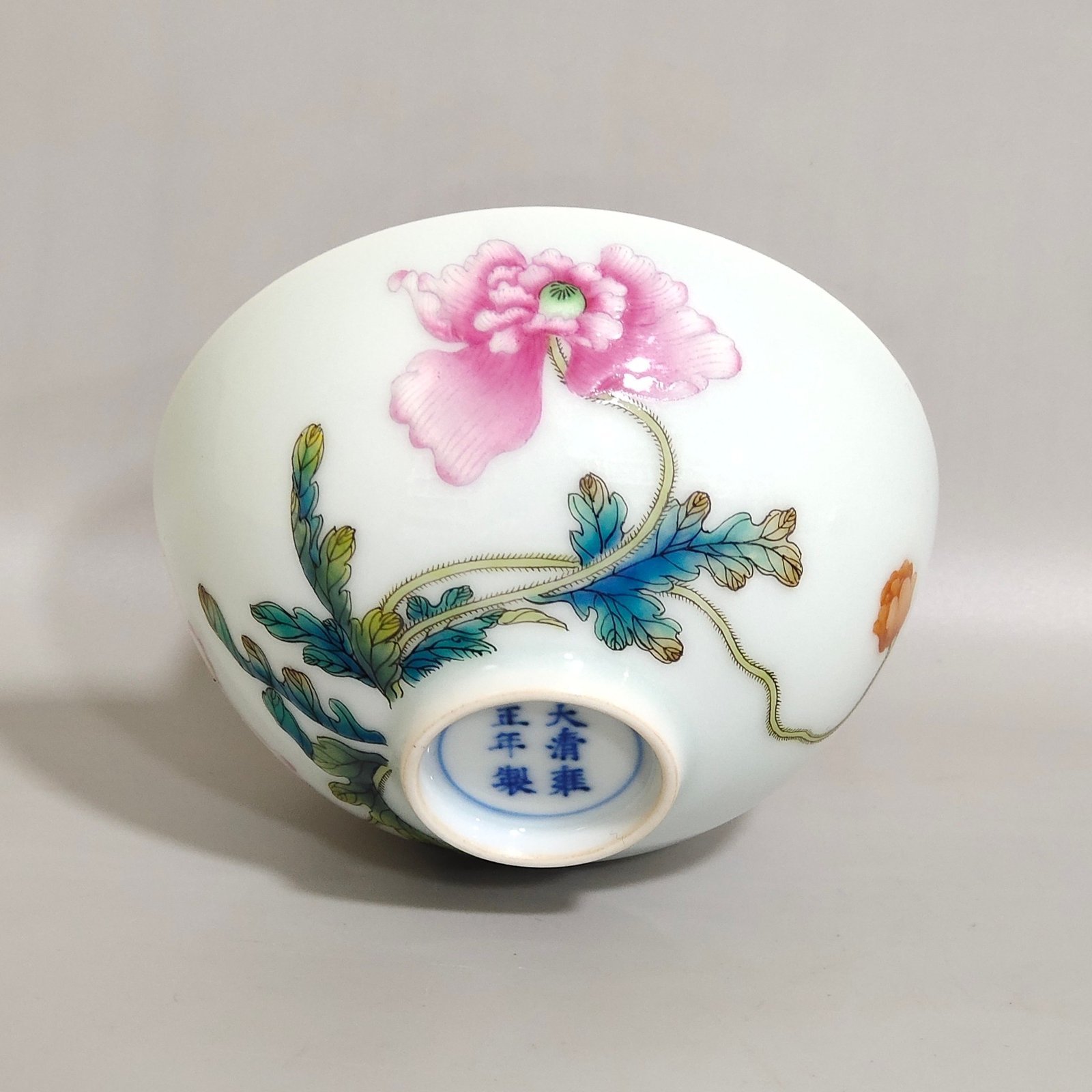 Qing Dynasty Yongzheng poppy tea round with plum blossom inside