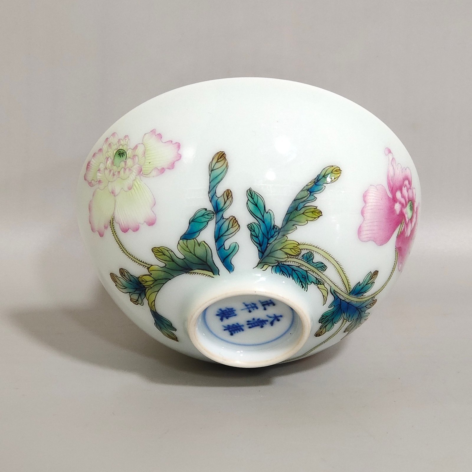 Qing Dynasty Yongzheng poppy tea round with plum blossom inside