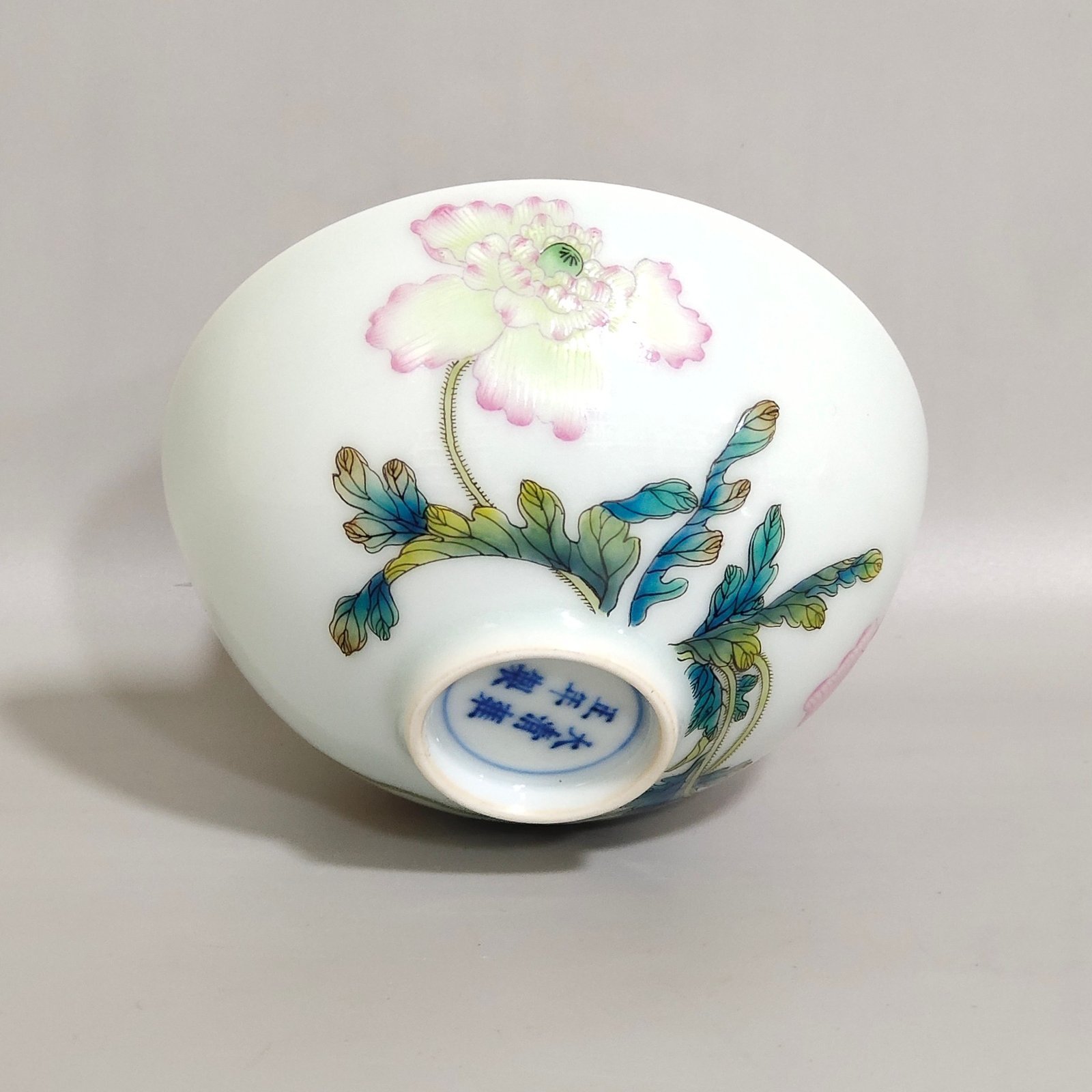 Qing Dynasty Yongzheng poppy tea round with plum blossom inside
