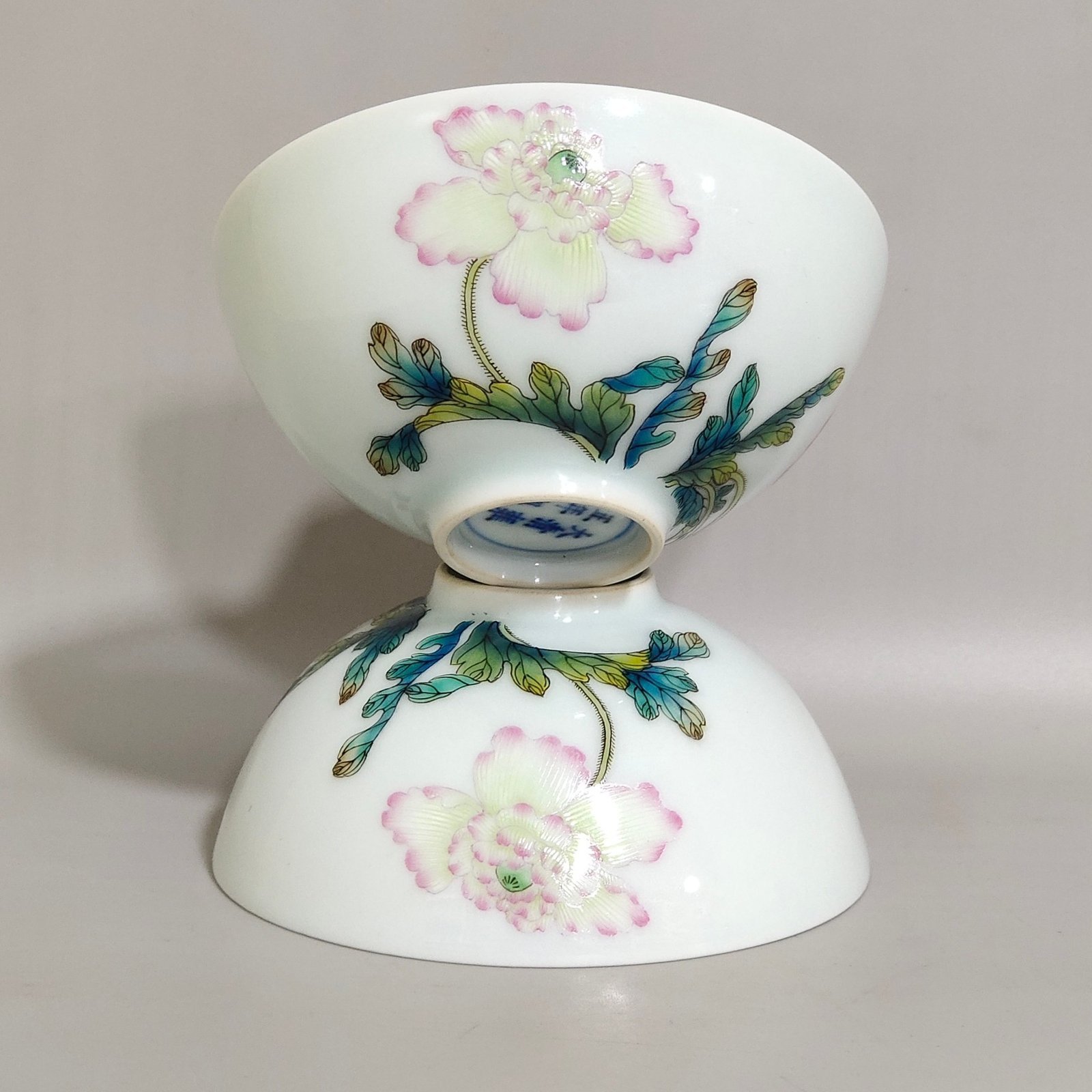 Qing Dynasty Yongzheng poppy tea round with plum blossom inside