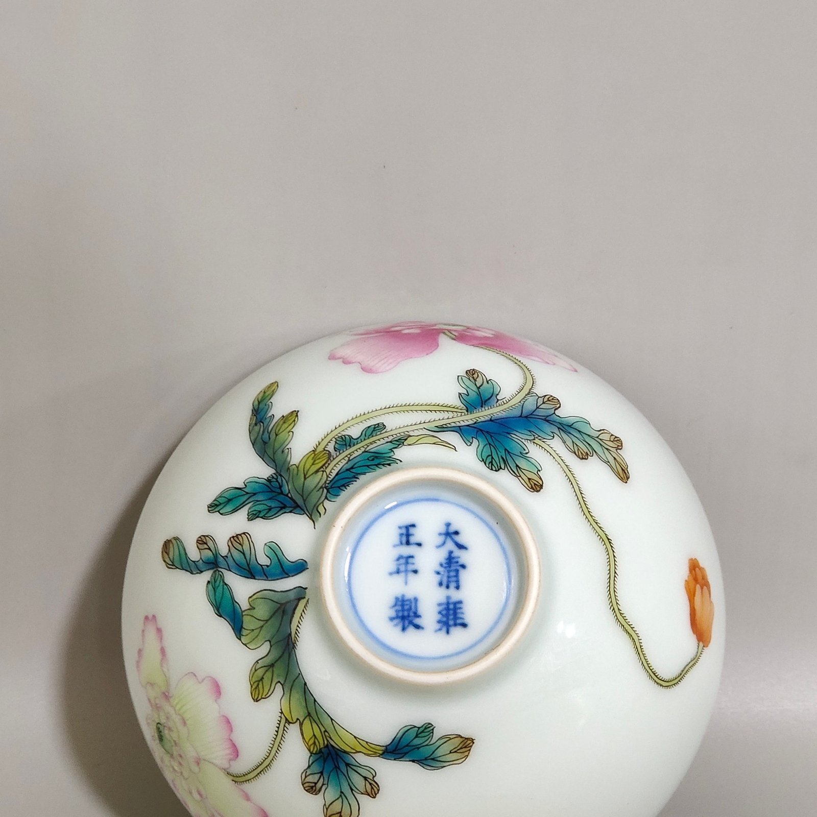 Qing Dynasty Yongzheng poppy tea round with plum blossom inside