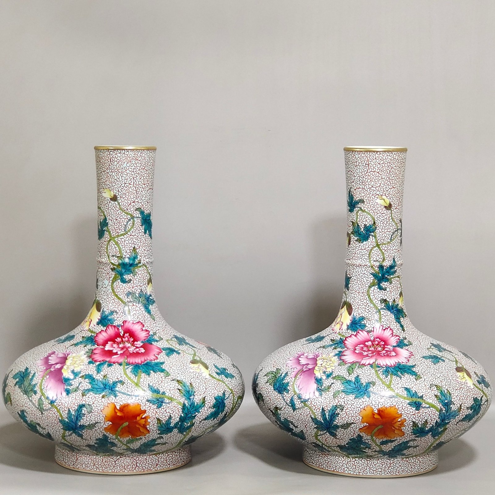 Qing Dynasty Yongzheng poppy flat belly vase