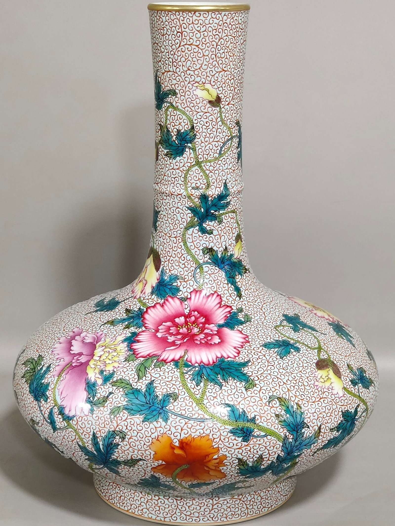 Qing Dynasty Yongzheng poppy flat belly vase