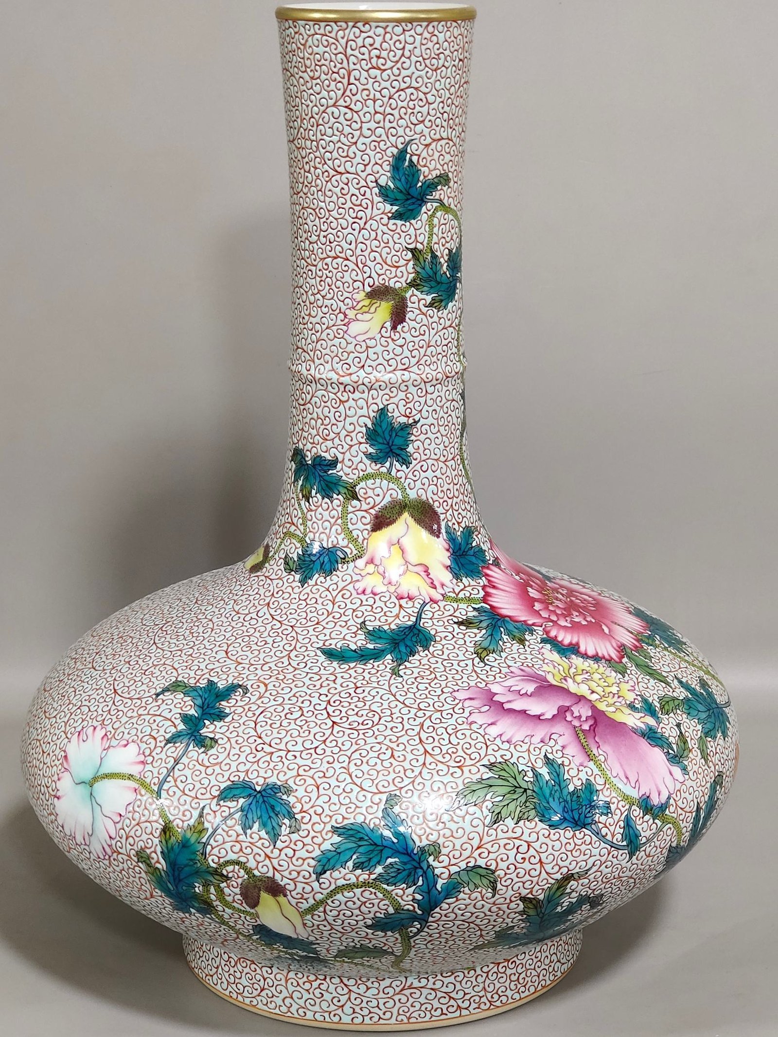 Qing Dynasty Yongzheng poppy flat belly vase