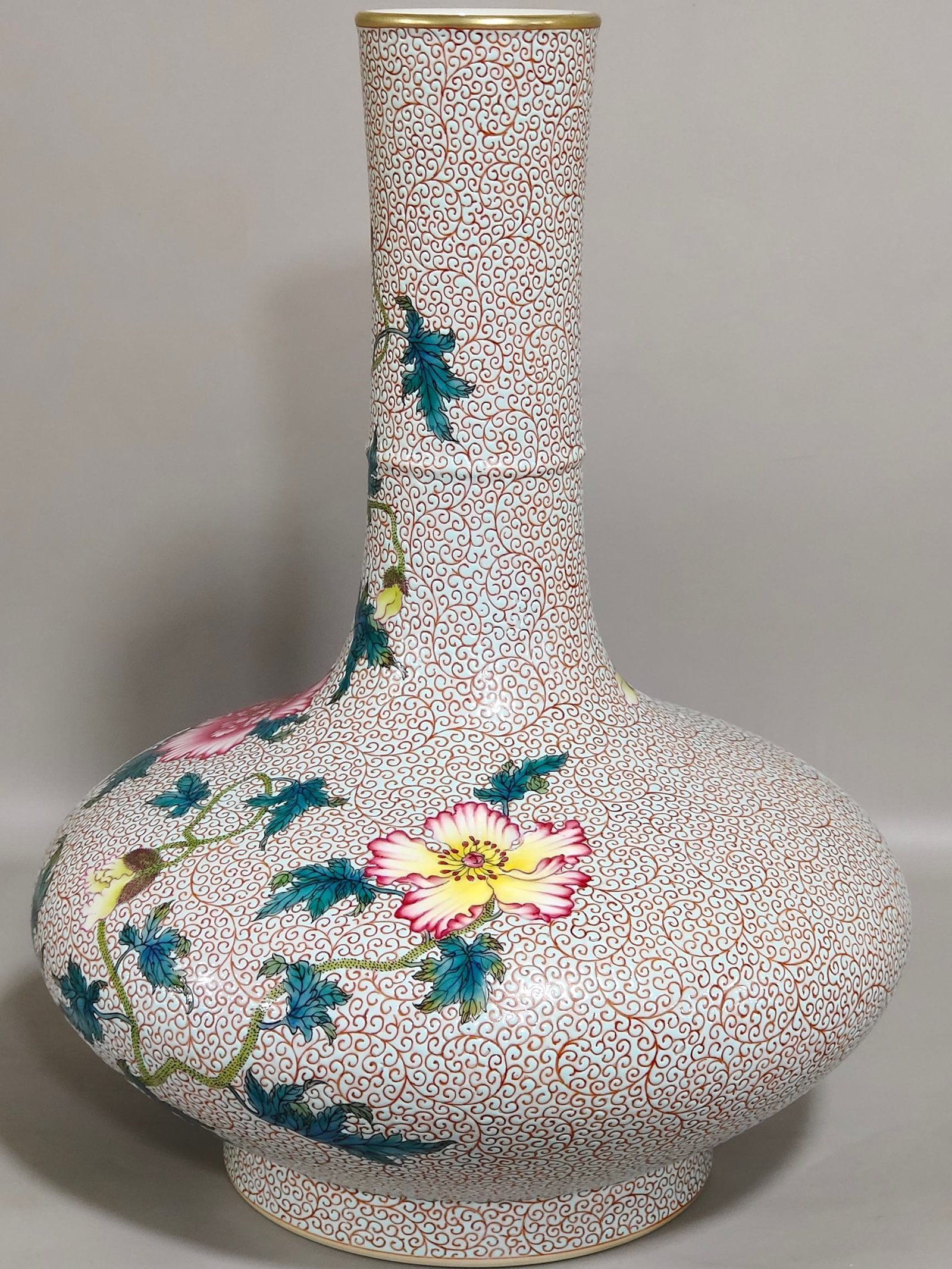 Qing Dynasty Yongzheng poppy flat belly vase