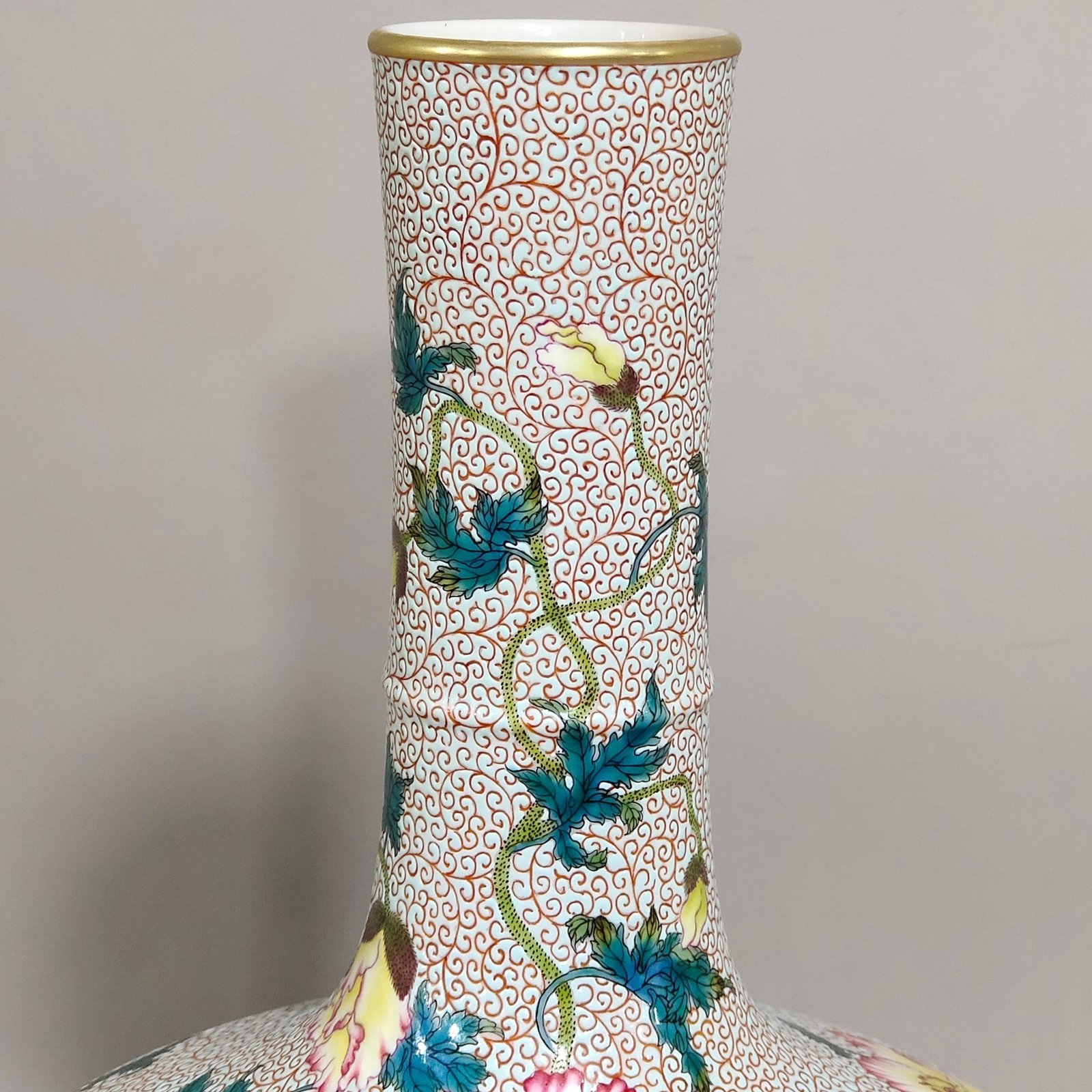 Qing Dynasty Yongzheng poppy flat belly vase
