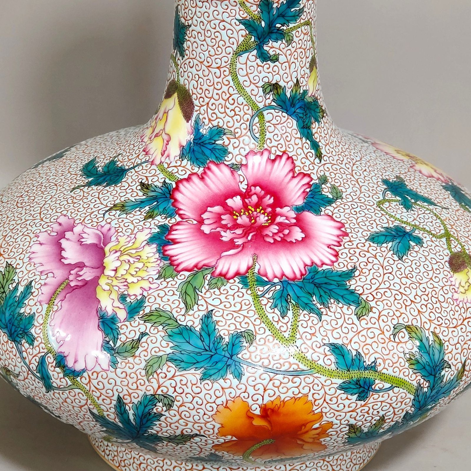 Qing Dynasty Yongzheng poppy flat belly vase