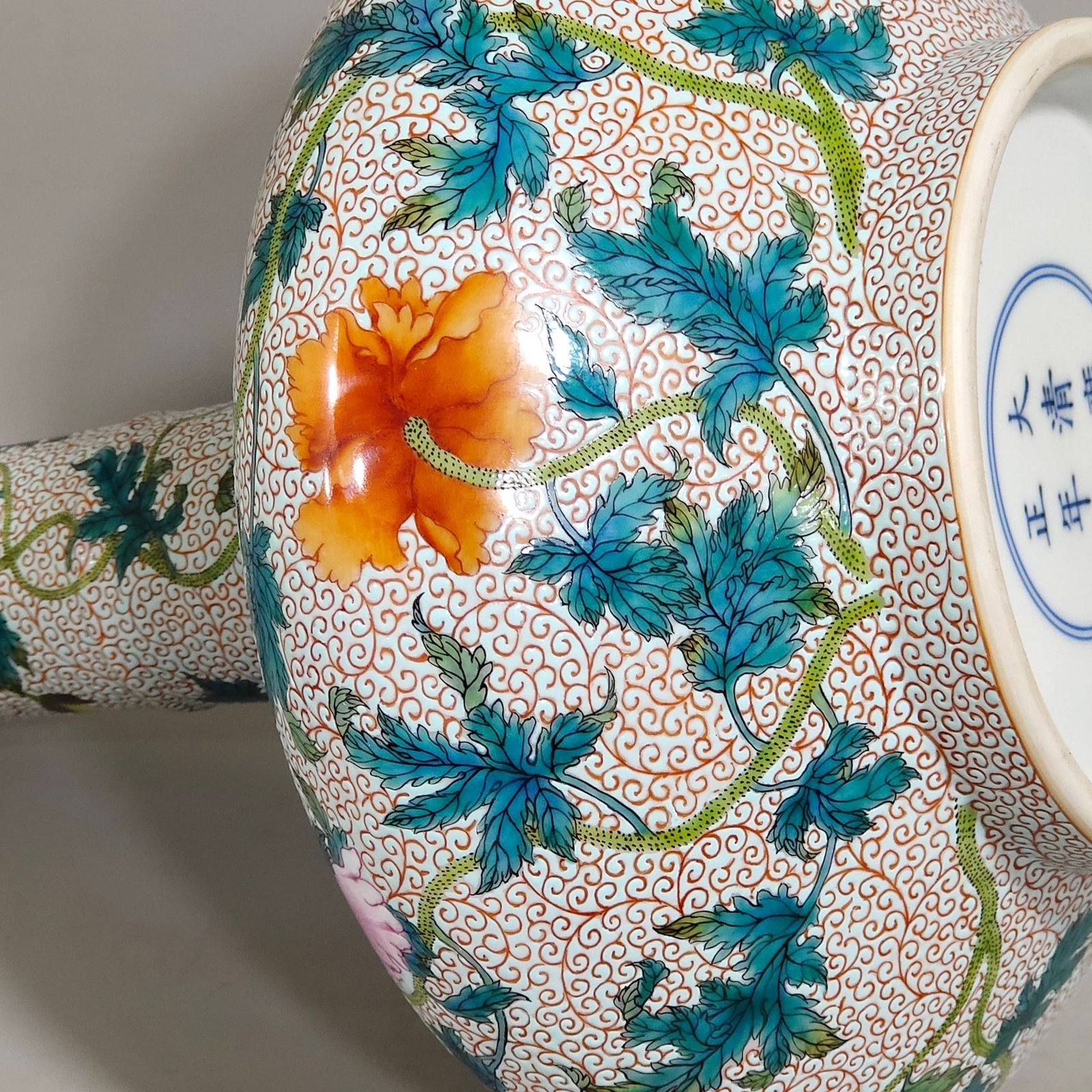 Qing Dynasty Yongzheng poppy flat belly vase