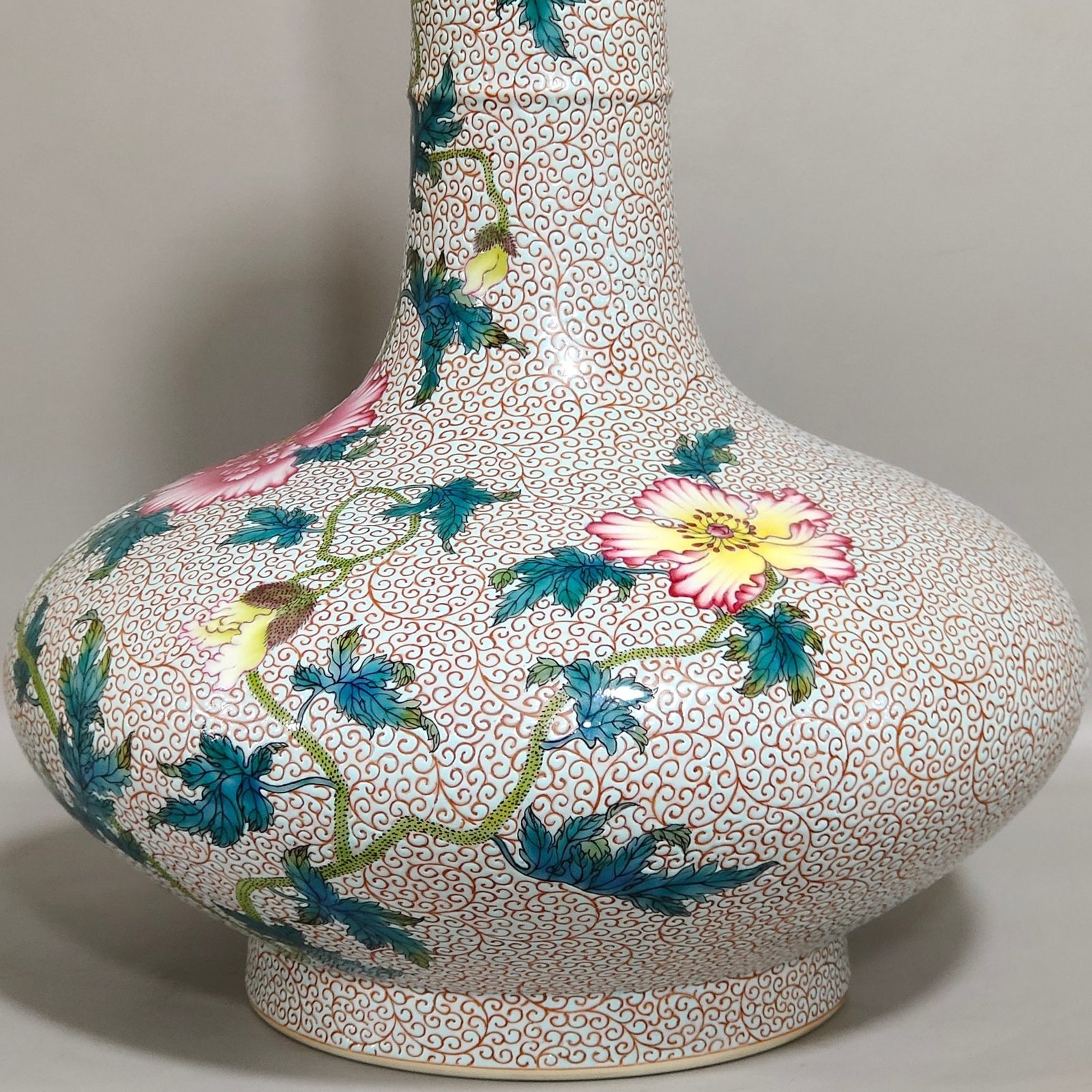 Qing Dynasty Yongzheng poppy flat belly vase