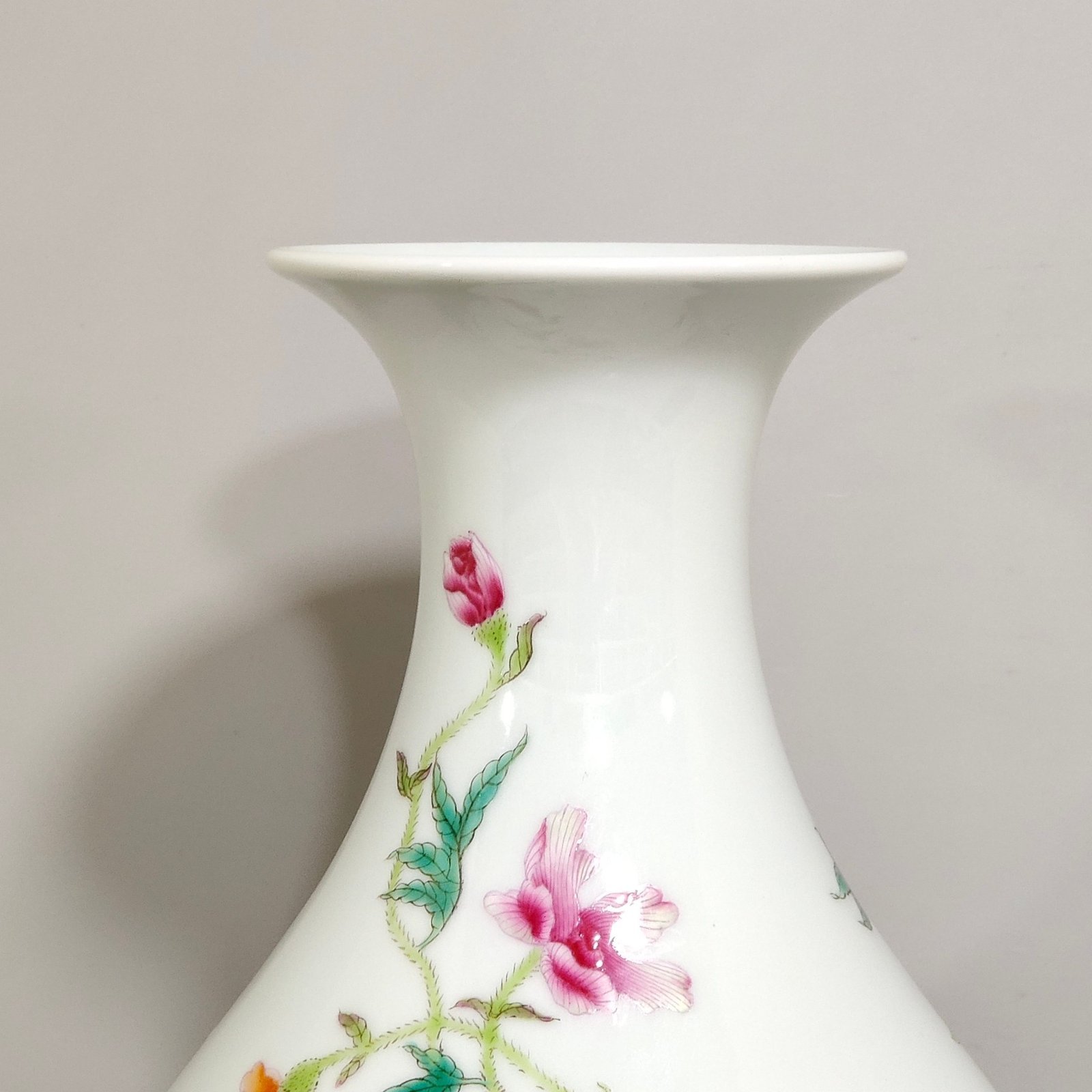 Qing Dynasty Yongzheng poppy jade pot and spring vase