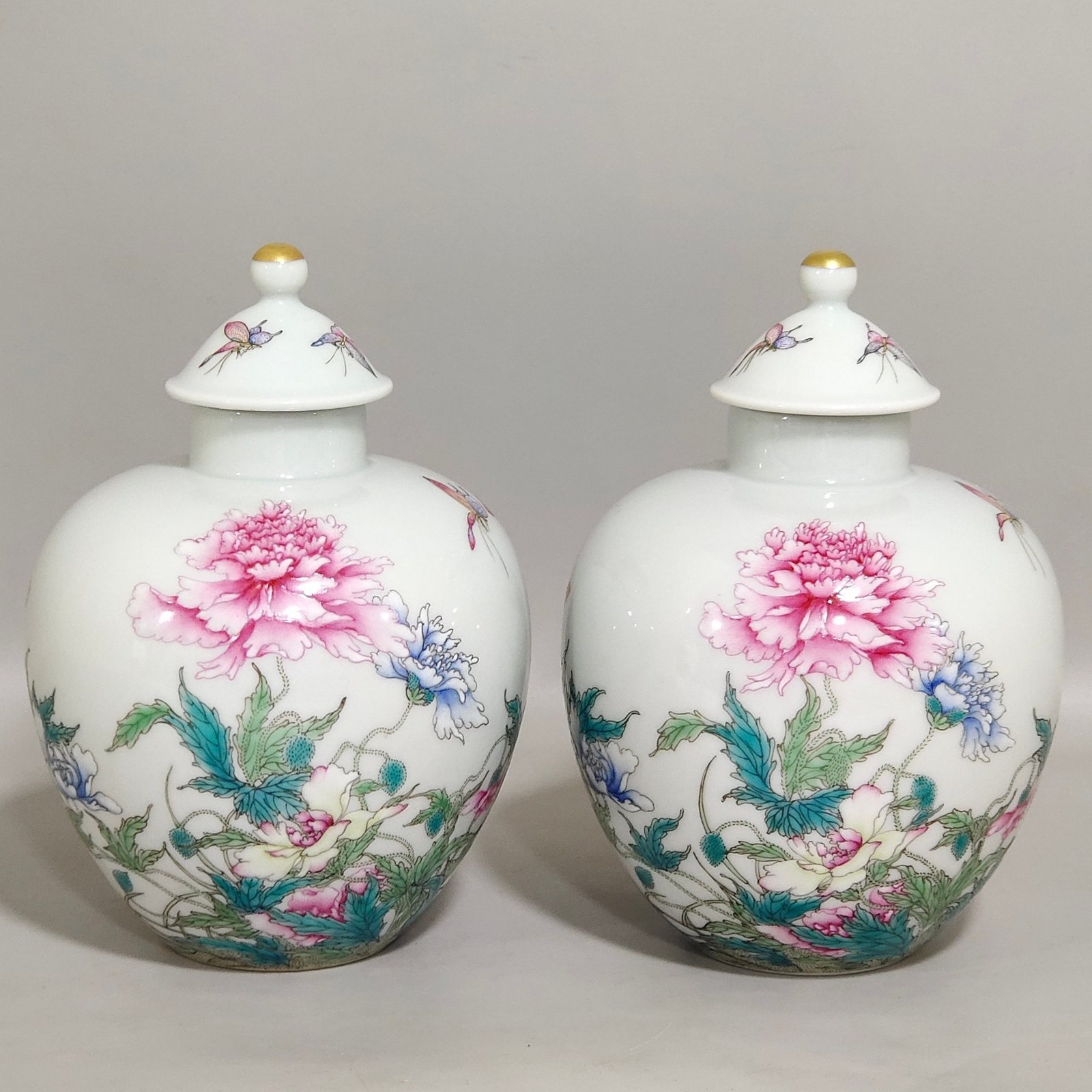 Qing Dynasty Yongzheng famille rose porcelain poppy tea can