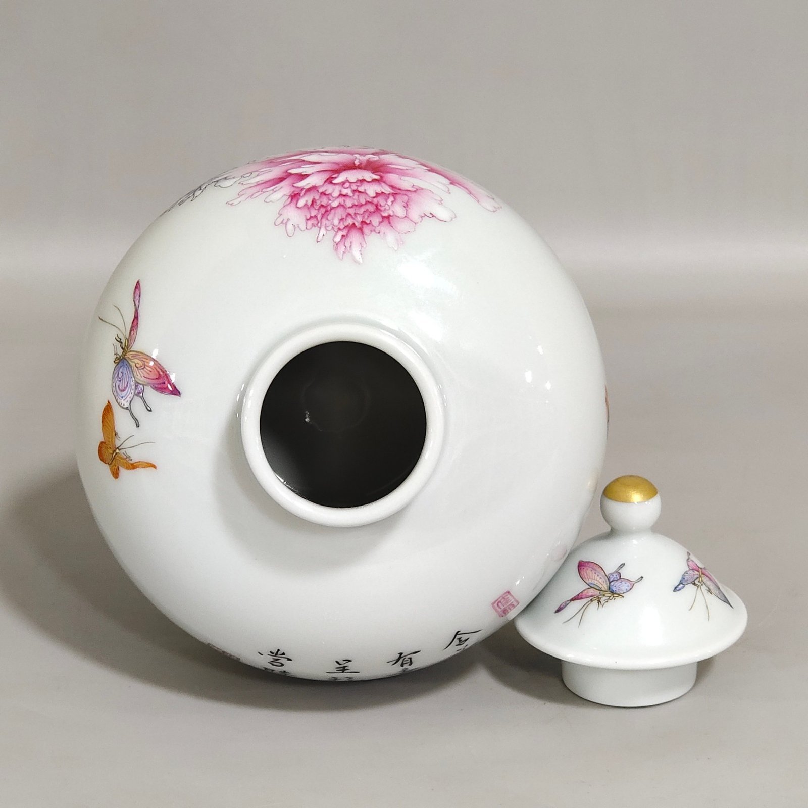 Qing Dynasty Yongzheng famille rose porcelain poppy tea can