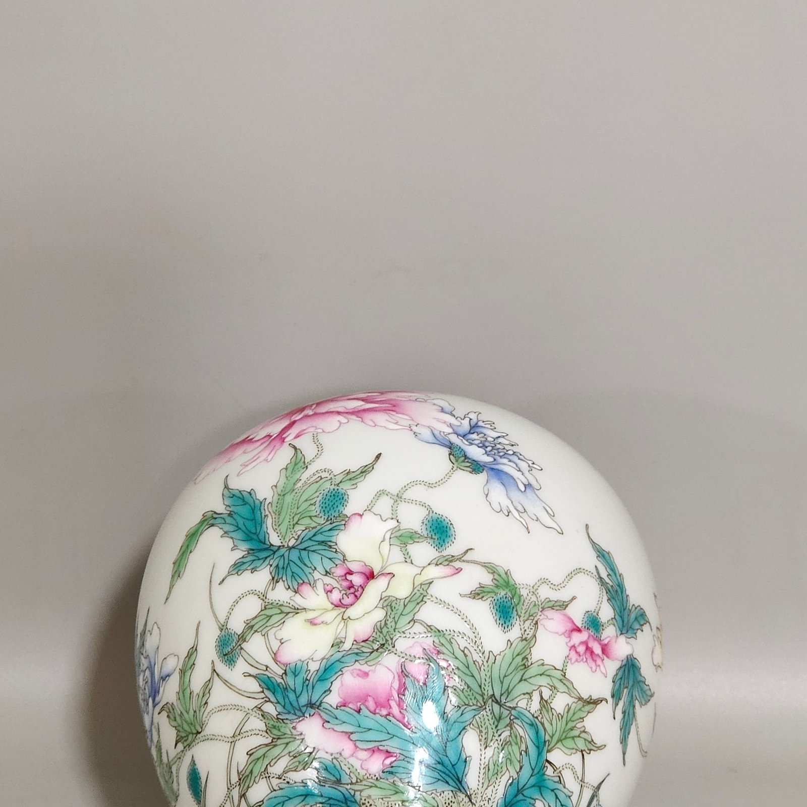 Qing Dynasty Yongzheng famille rose porcelain poppy tea can