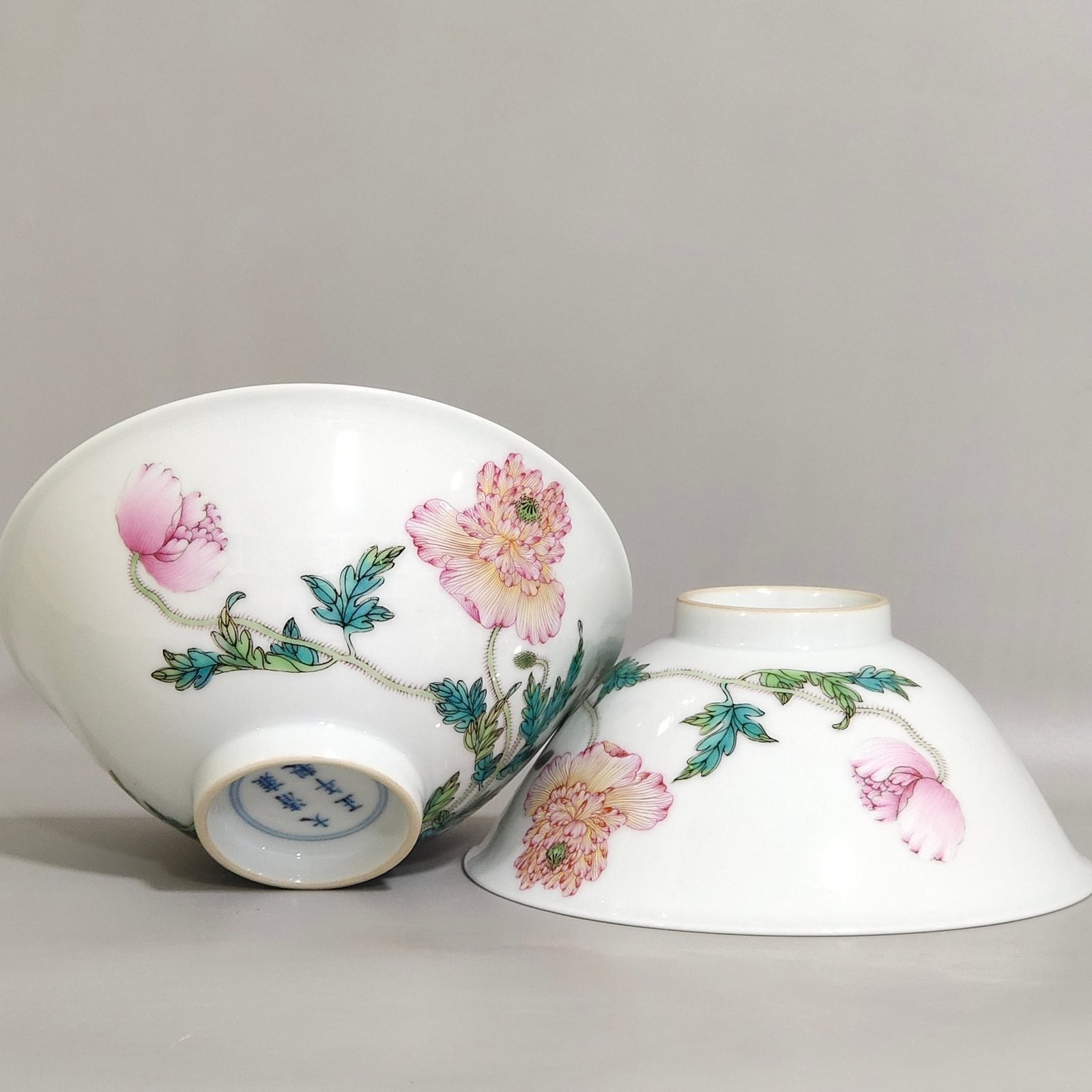 Qing Dynasty Yongzheng poppy over the wall bamboo hat bowl