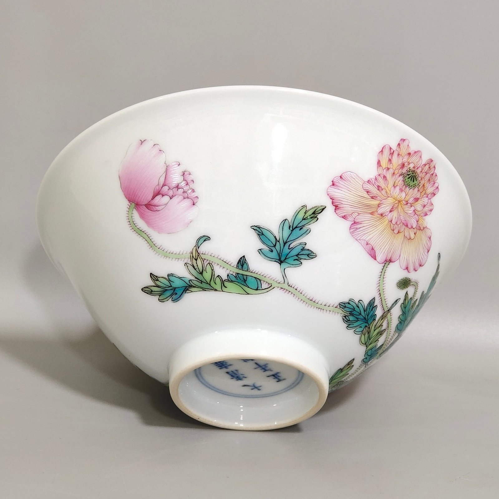 Qing Dynasty Yongzheng poppy over the wall bamboo hat bowl
