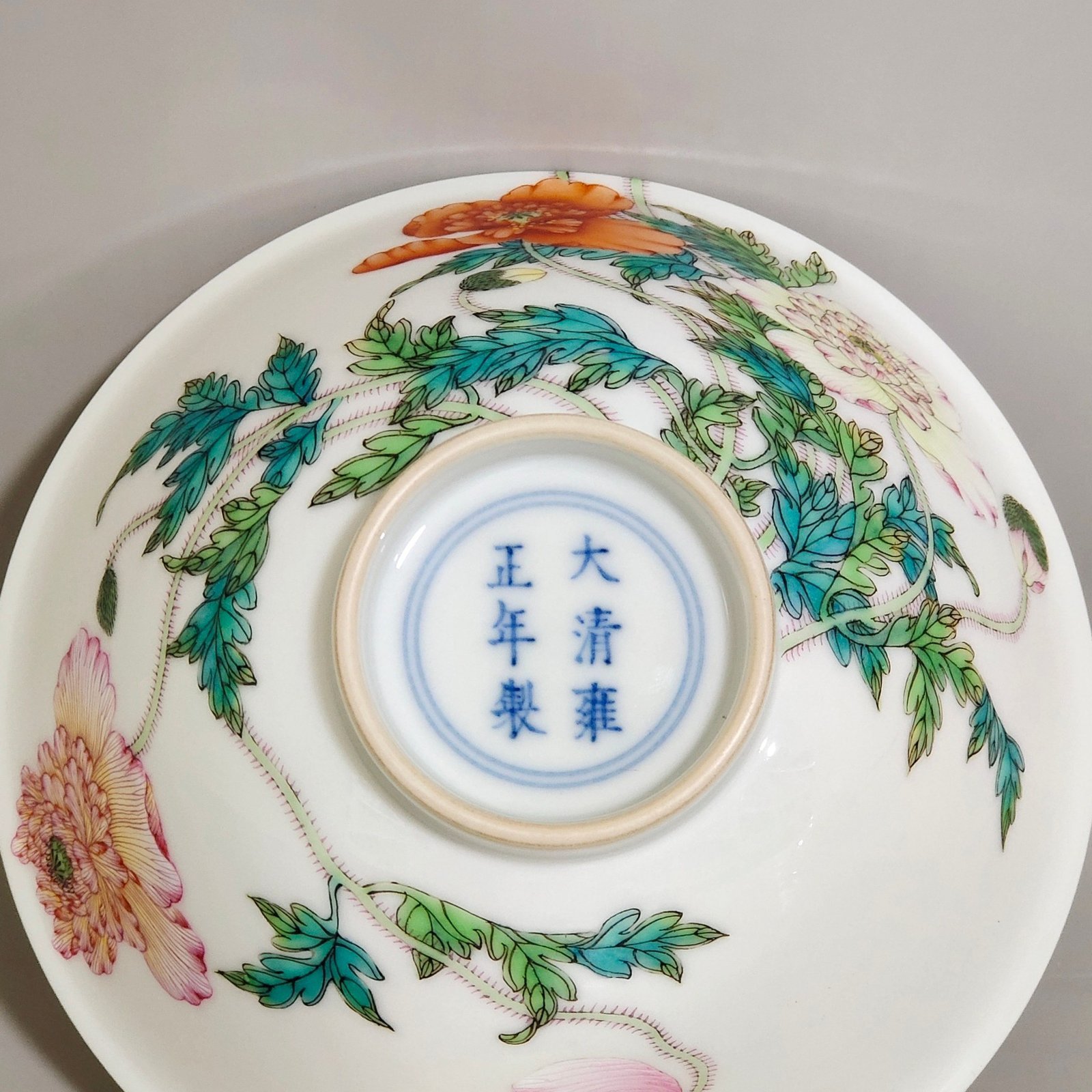 Qing Dynasty Yongzheng poppy over the wall bamboo hat bowl