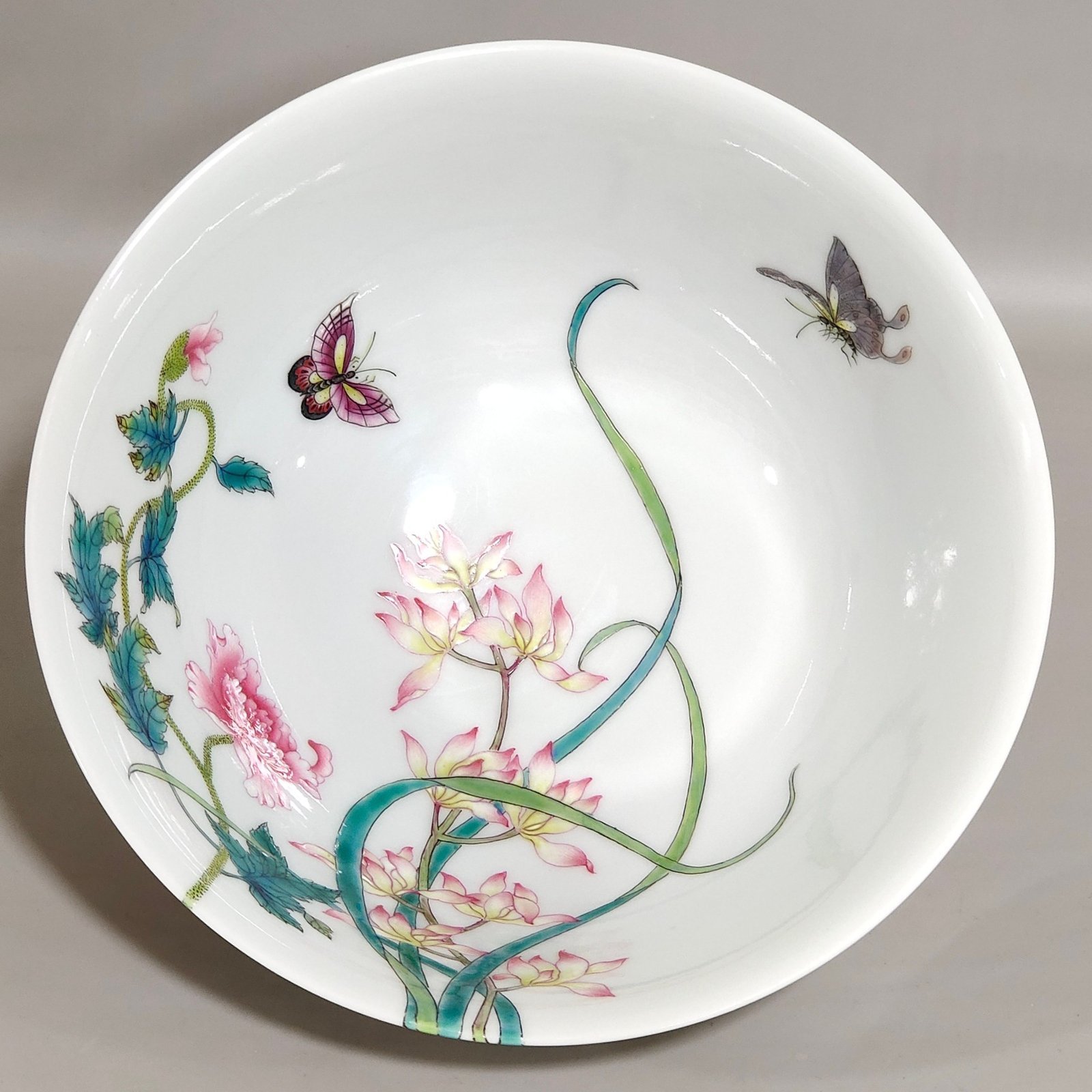 Qing Dynasty Yongzheng poppy wall inscribed poem bowl