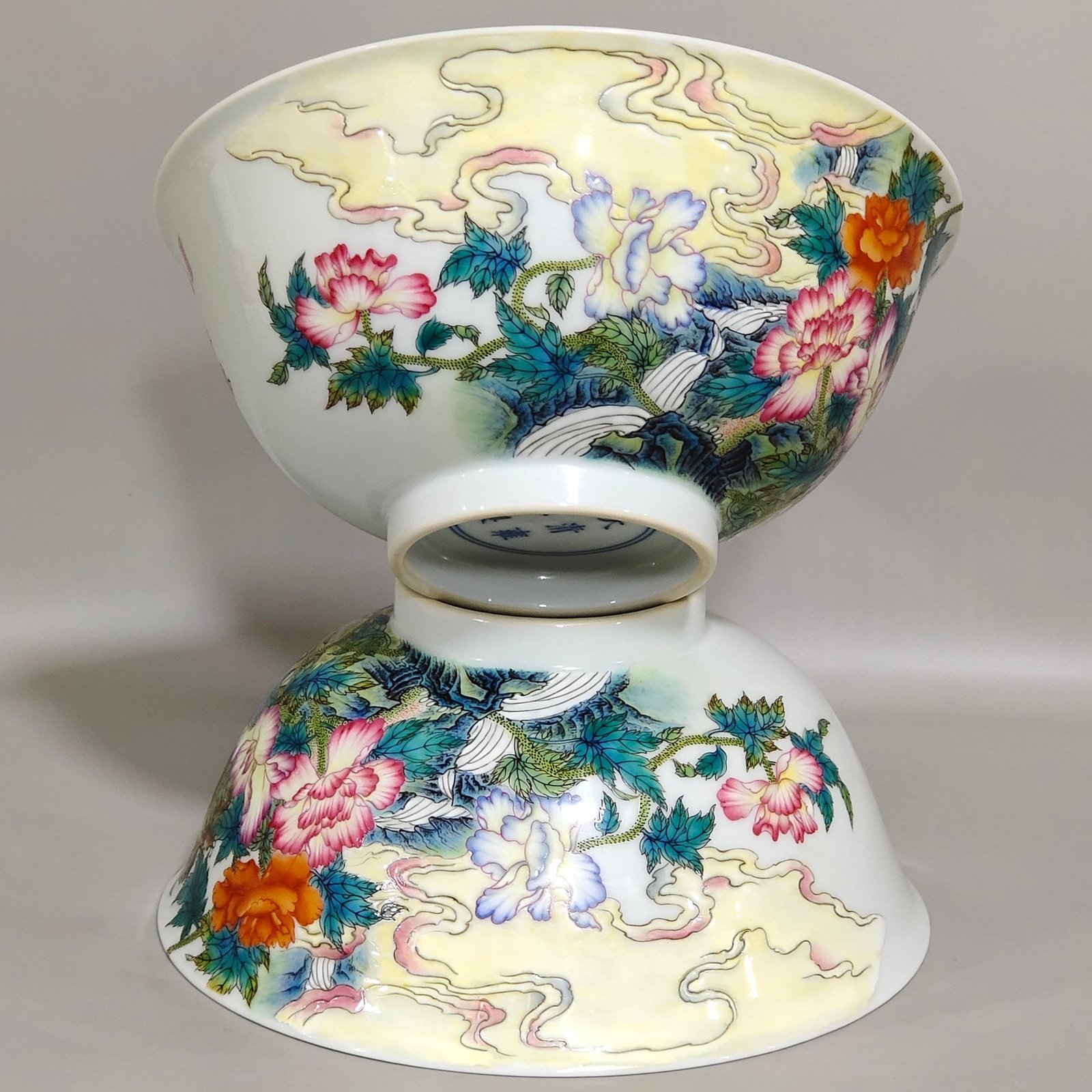 Qing Dynasty Yongzheng poppy wall inscribed poem bowl