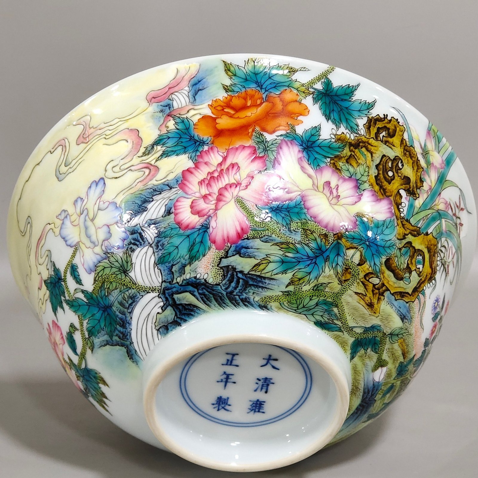 Qing Dynasty Yongzheng poppy wall inscribed poem bowl