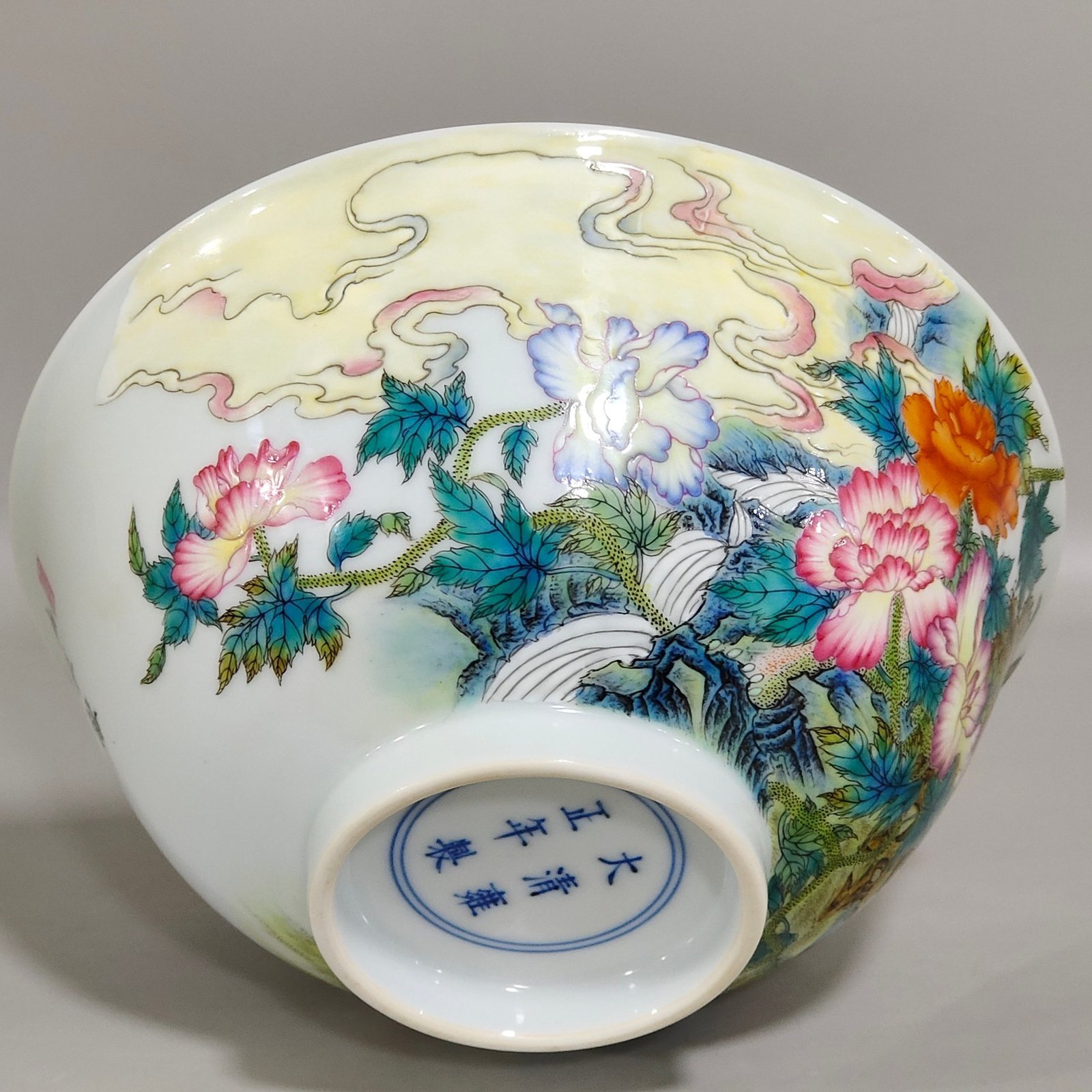 Qing Dynasty Yongzheng poppy wall inscribed poem bowl