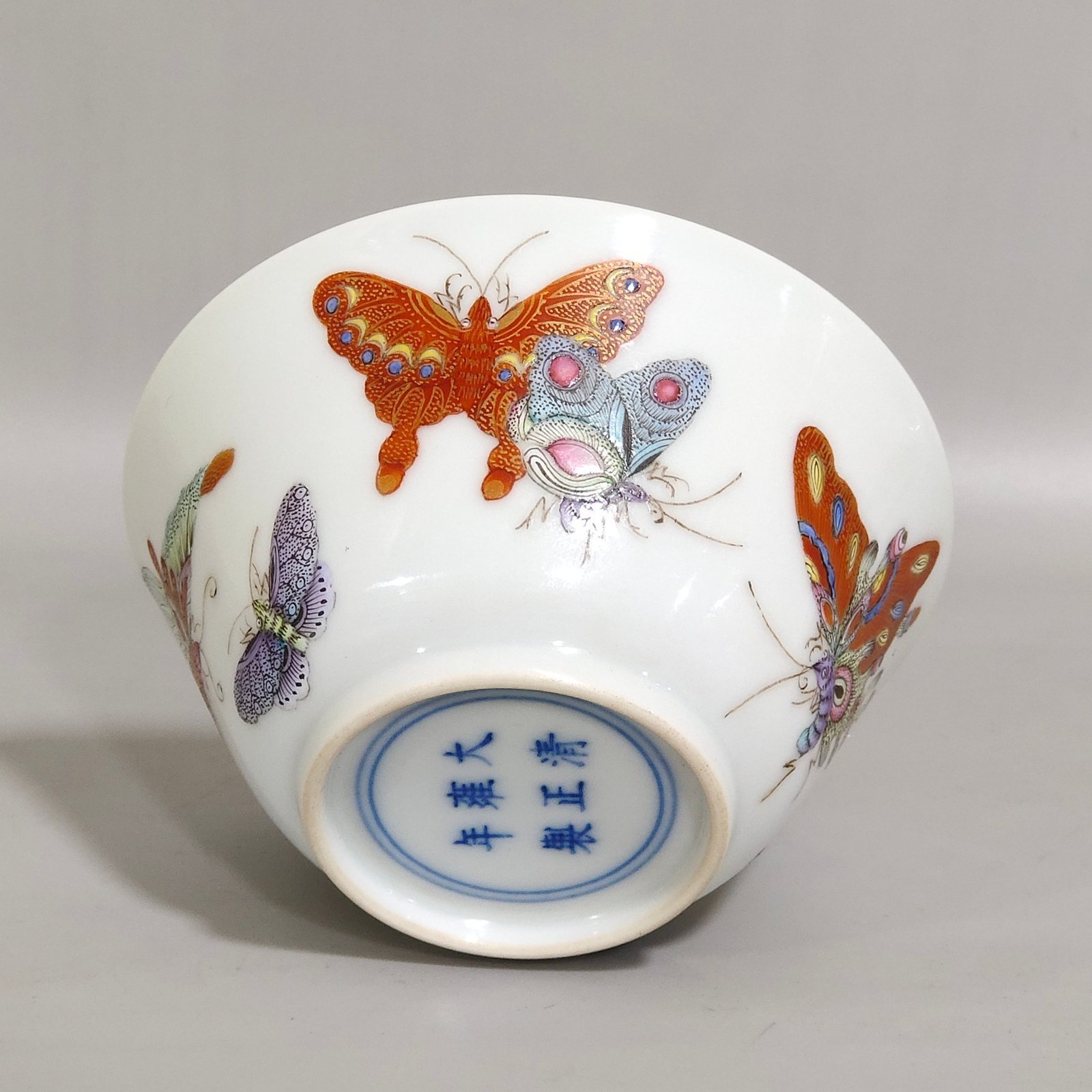 Qing Dynasty Yongzheng butterfly cup